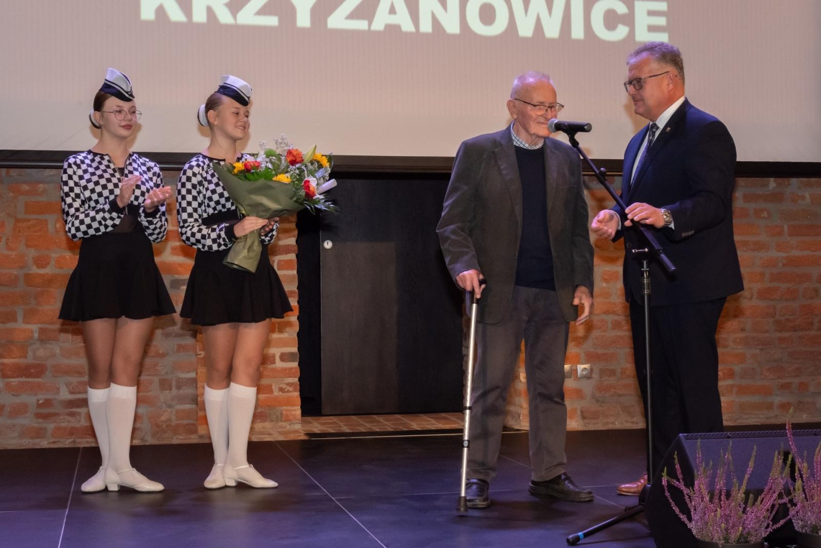 Zdjęcie w galerii na portalu naszraciborz.pl: Inauguracja Roku Kulturalnego Gminy Krzyżanowice. Nagroda dla twórcy pomnika Eichendorffa wiadomości z regionu