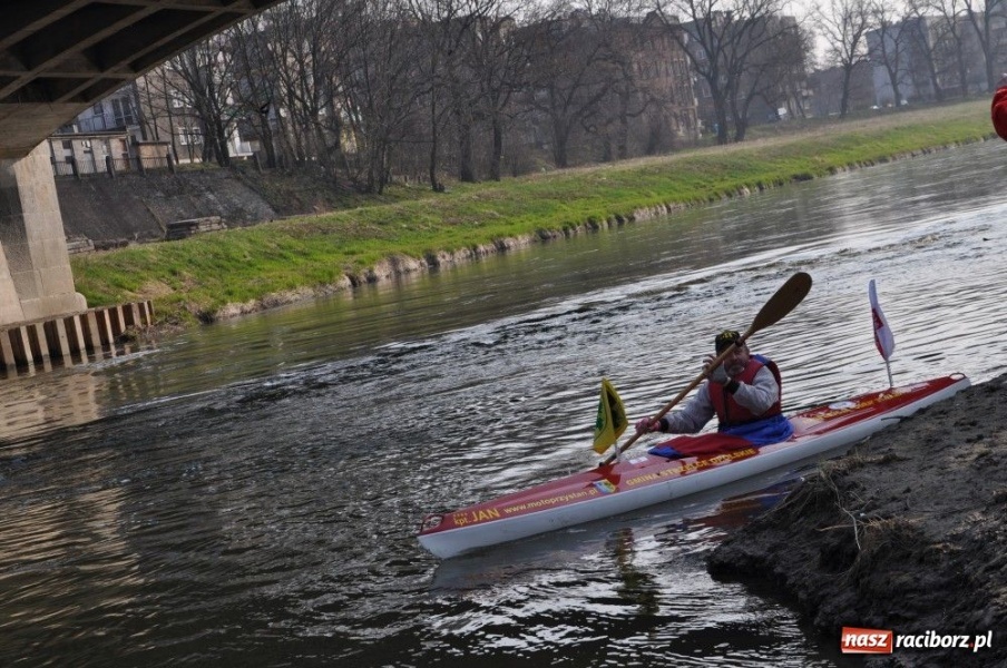 Zdjęcie w galerii na portalu naszraciborz.pl: Wyruszył Odrą z Raciborza nad morze wiadomości z regionu