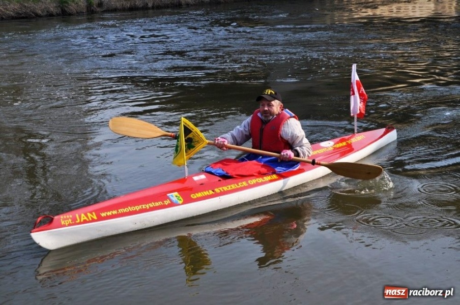 Zdjęcie w galerii na portalu naszraciborz.pl: Wyruszył Odrą z Raciborza nad morze wiadomości z regionu
