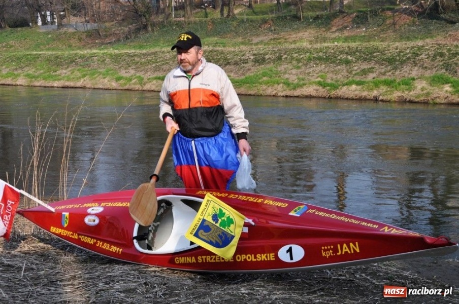 Zdjęcie w galerii na portalu naszraciborz.pl: Wyruszył Odrą z Raciborza nad morze wiadomości z regionu
