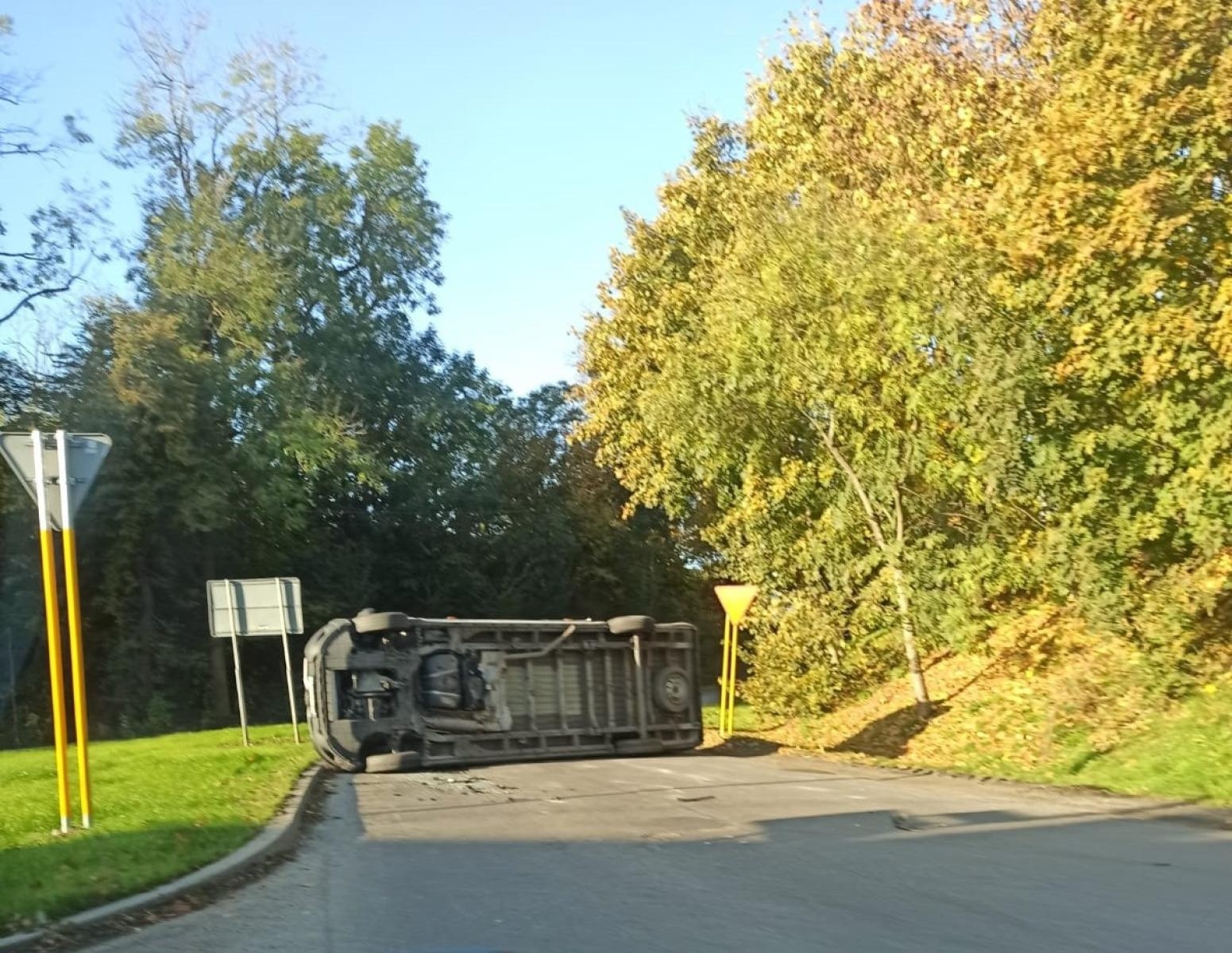 Zdjęcie w galerii na portalu naszraciborz.pl: Zignorował znaki i spowodował kolizję. Groźne zdarzenie w Pawłowie wiadomości z regionu