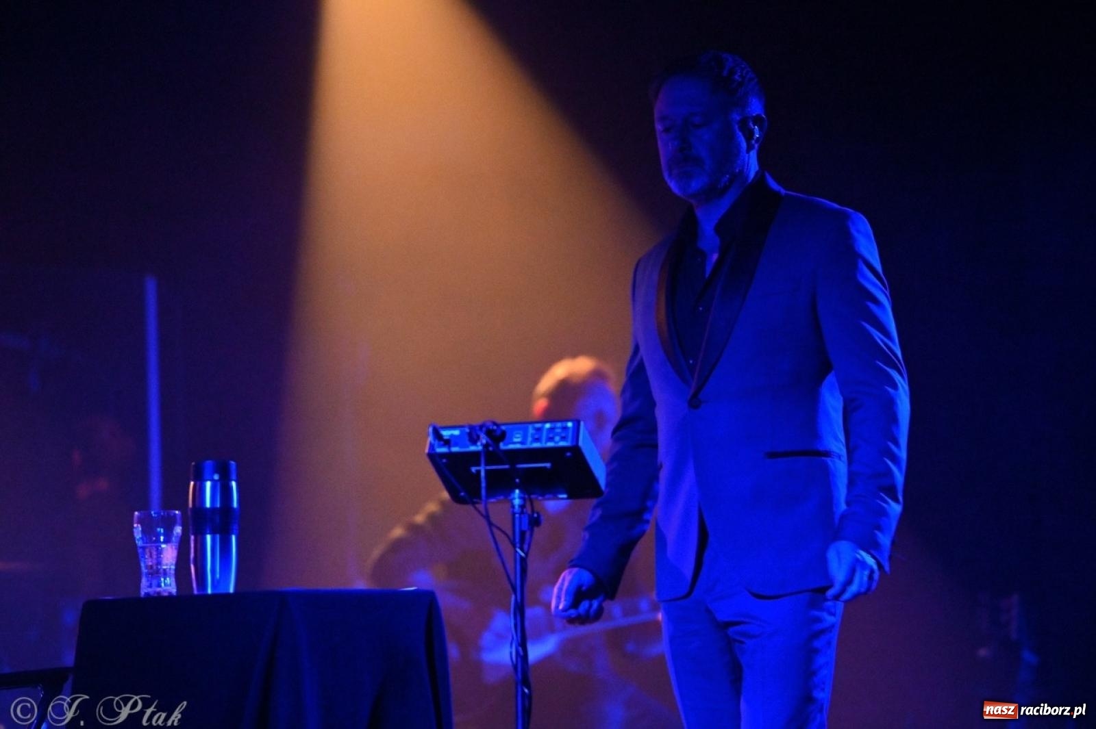 Zdjęcie w galerii na portalu naszraciborz.pl: Andrzej Piaseczny akustycznie w Raciborzu: wieczór pełen muzycznych emocji wiadomości z regionu