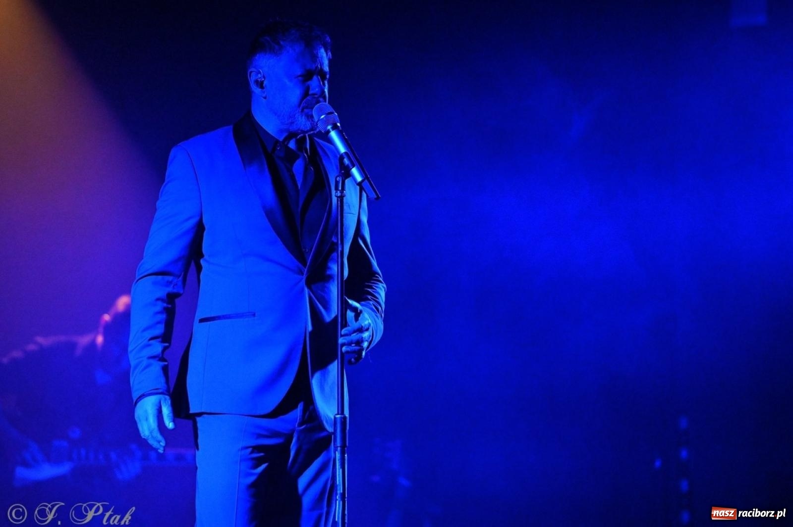 Zdjęcie w galerii na portalu naszraciborz.pl: Andrzej Piaseczny akustycznie w Raciborzu: wieczór pełen muzycznych emocji wiadomości z regionu