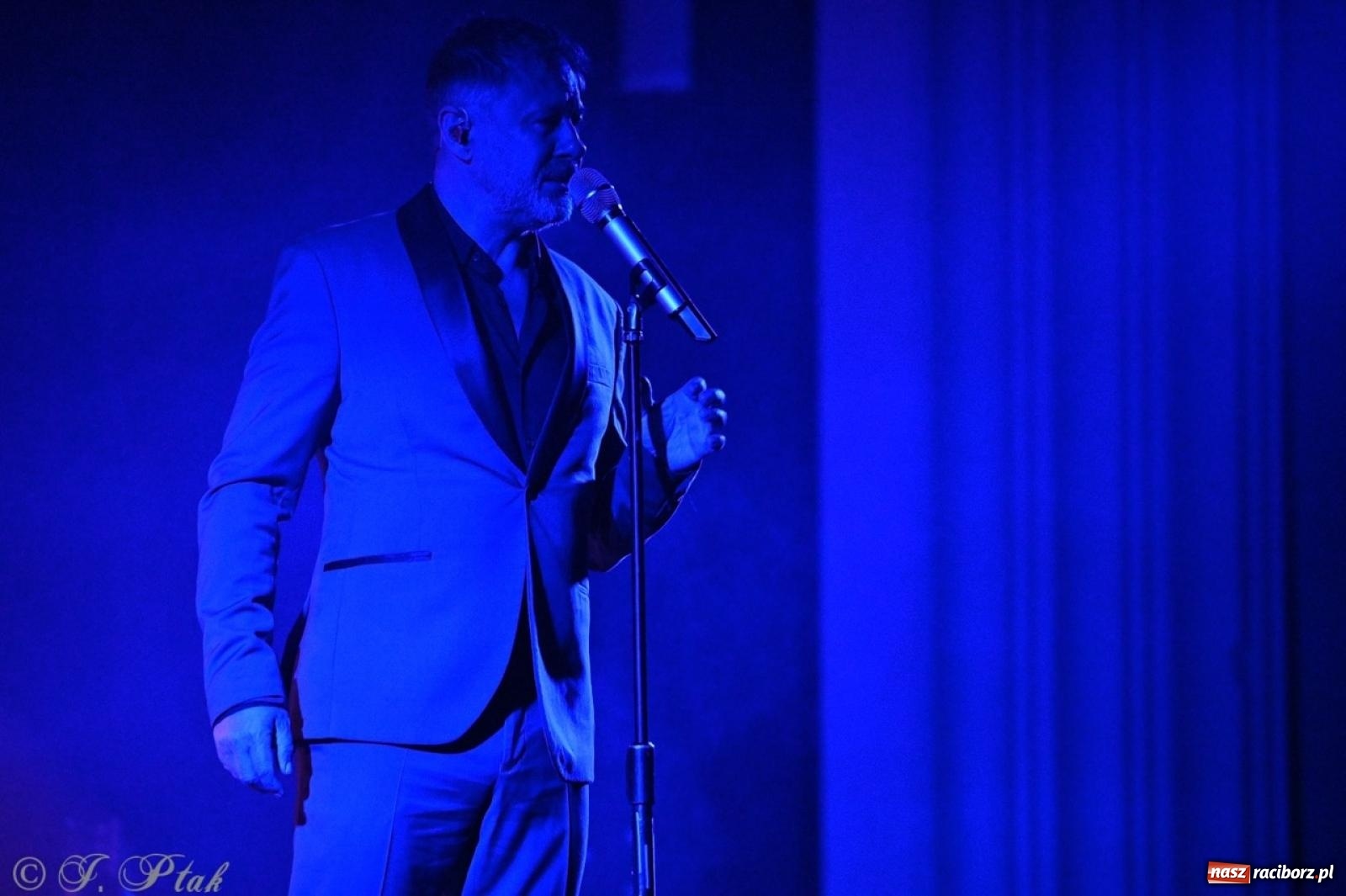 Zdjęcie w galerii na portalu naszraciborz.pl: Andrzej Piaseczny akustycznie w Raciborzu: wieczór pełen muzycznych emocji wiadomości z regionu