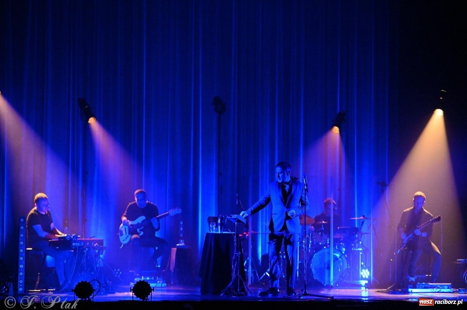 Zdjęcie w galerii na portalu naszraciborz.pl: Andrzej Piaseczny akustycznie w Raciborzu: wieczór pełen muzycznych emocji wiadomości z regionu