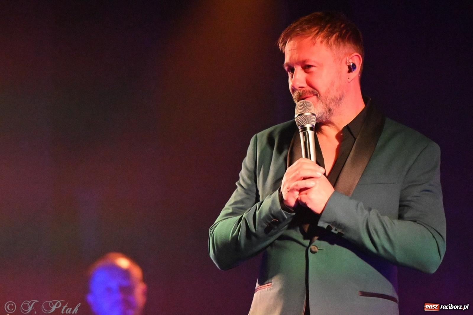 Zdjęcie w galerii na portalu naszraciborz.pl: Andrzej Piaseczny akustycznie w Raciborzu: wieczór pełen muzycznych emocji wiadomości z regionu