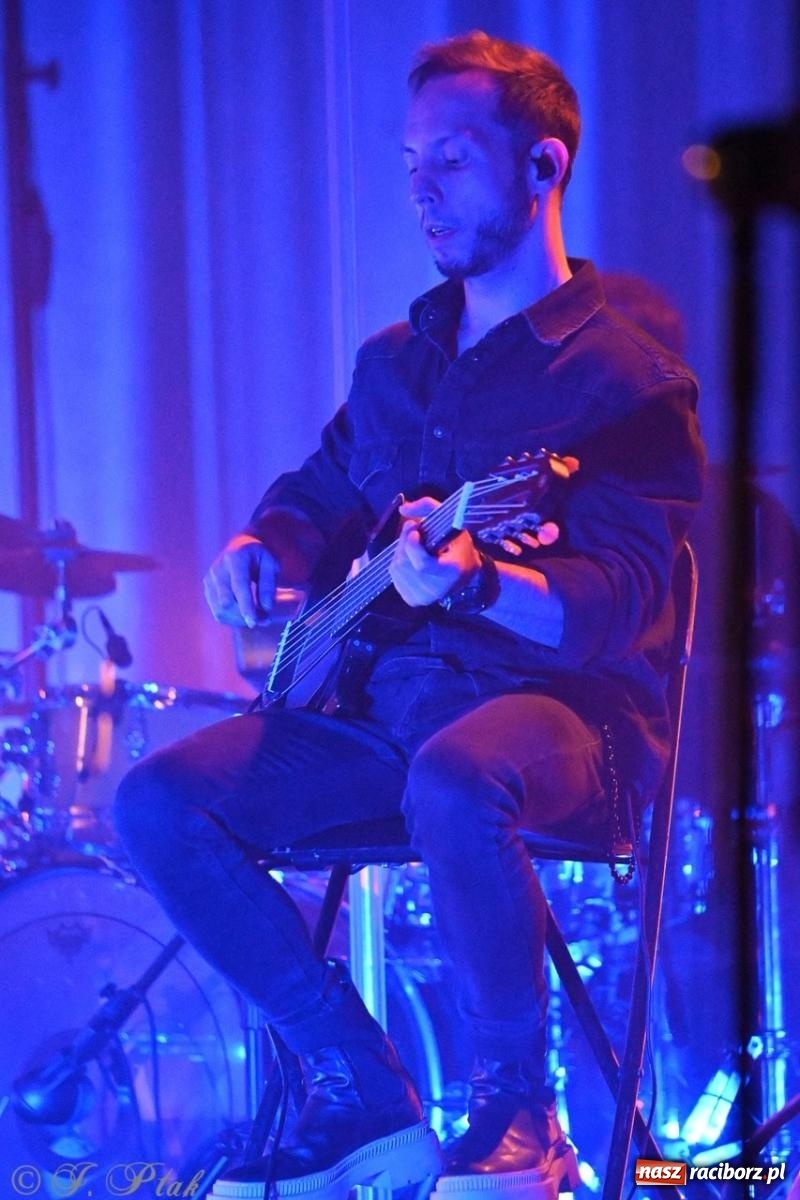 Zdjęcie w galerii na portalu naszraciborz.pl: Andrzej Piaseczny akustycznie w Raciborzu: wieczór pełen muzycznych emocji wiadomości z regionu