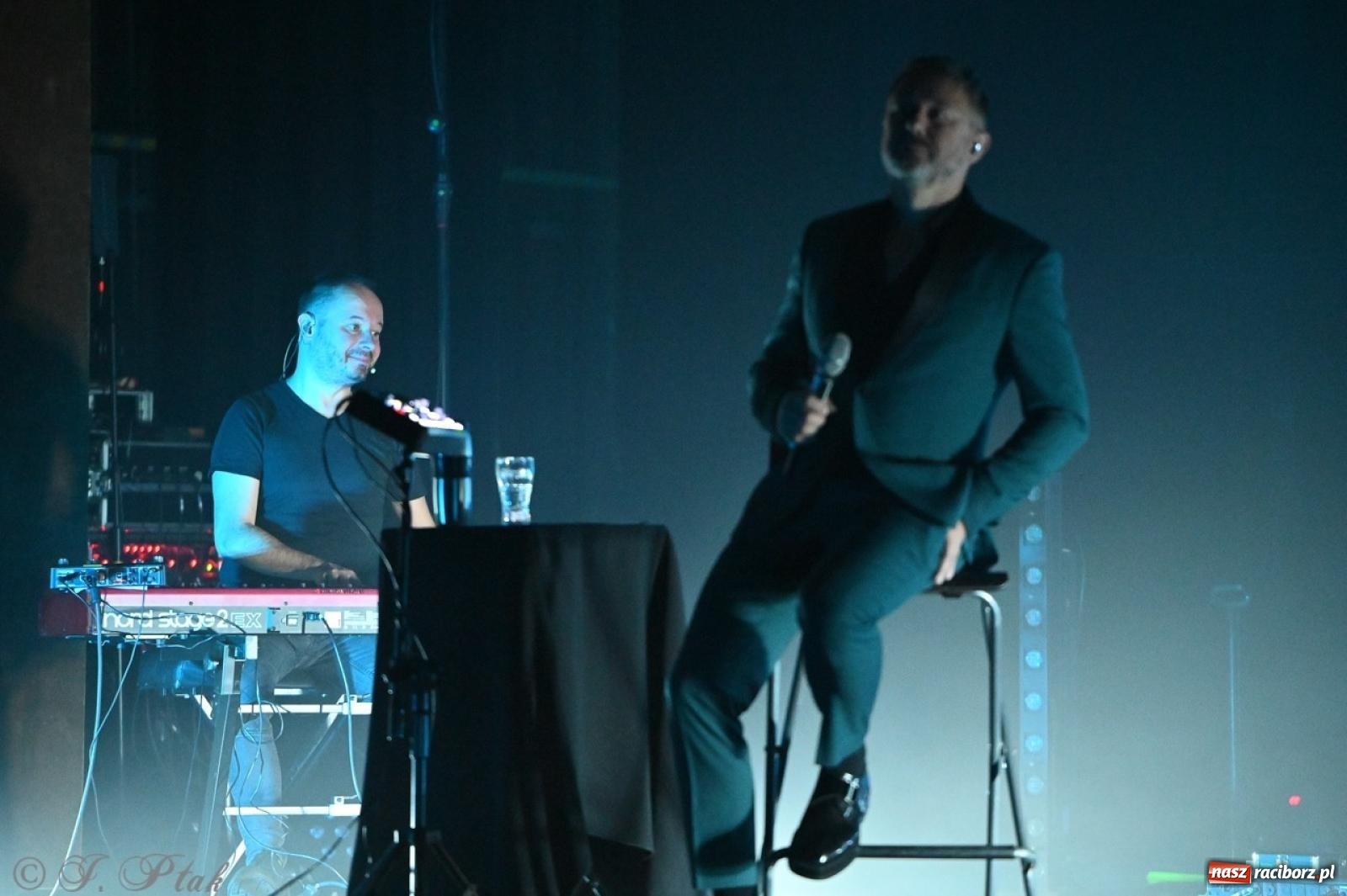 Zdjęcie w galerii na portalu naszraciborz.pl: Andrzej Piaseczny akustycznie w Raciborzu: wieczór pełen muzycznych emocji wiadomości z regionu