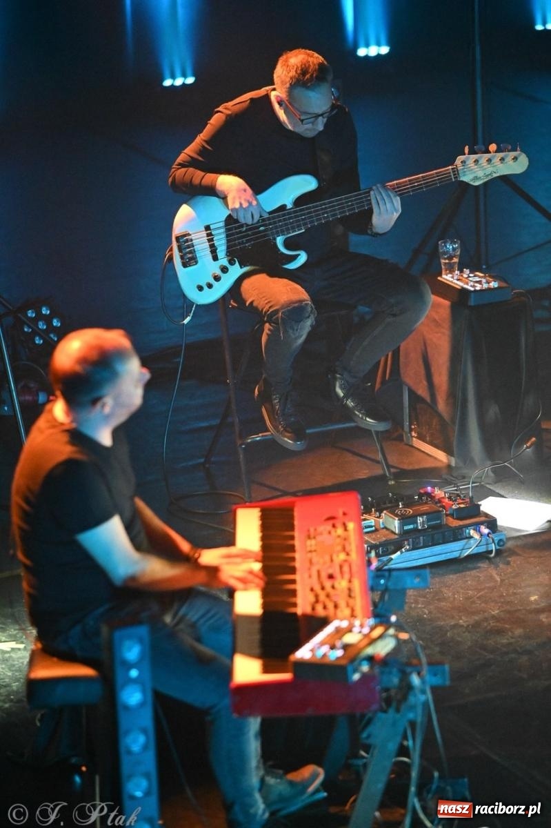 Zdjęcie w galerii na portalu naszraciborz.pl: Andrzej Piaseczny akustycznie w Raciborzu: wieczór pełen muzycznych emocji wiadomości z regionu