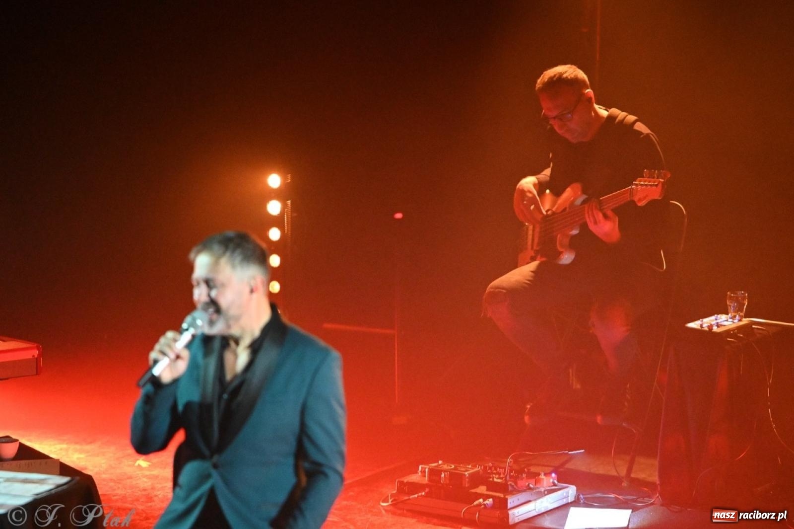 Zdjęcie w galerii na portalu naszraciborz.pl: Andrzej Piaseczny akustycznie w Raciborzu: wieczór pełen muzycznych emocji wiadomości z regionu
