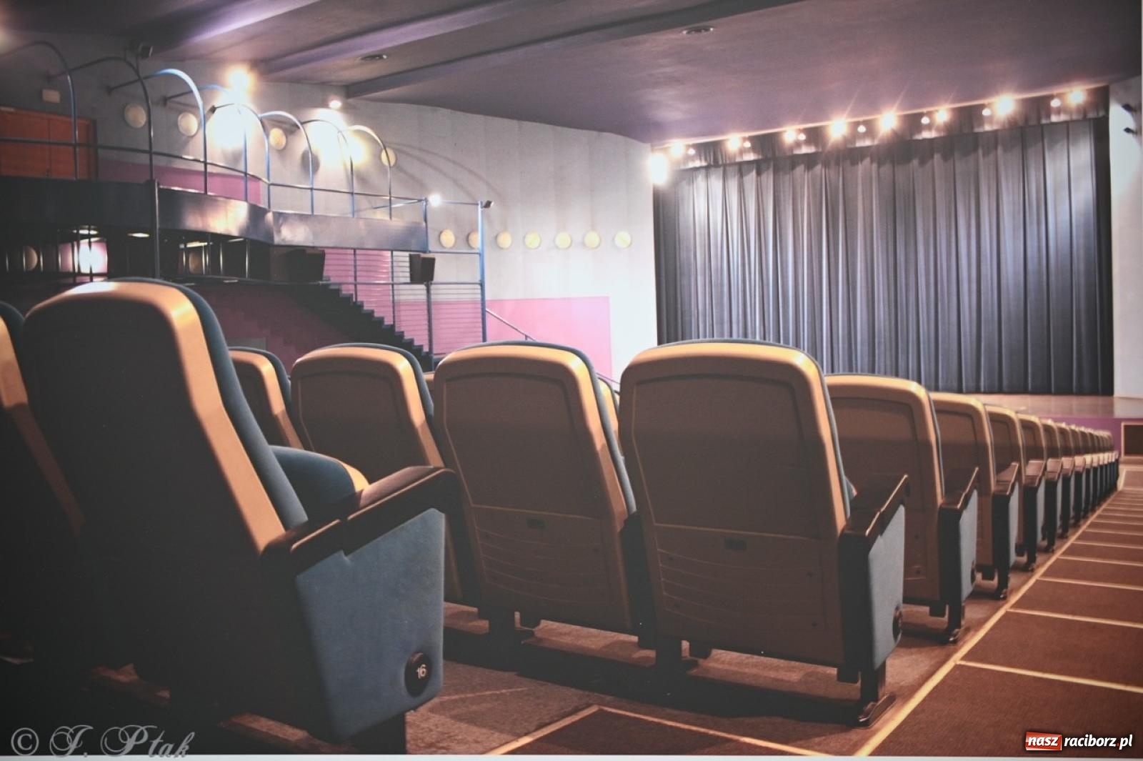 Zdjęcie w galerii na portalu naszraciborz.pl: Wystawa, tort i Bruce Lee. Kino Bałtyk świętuje 100-lecie  wiadomości z regionu