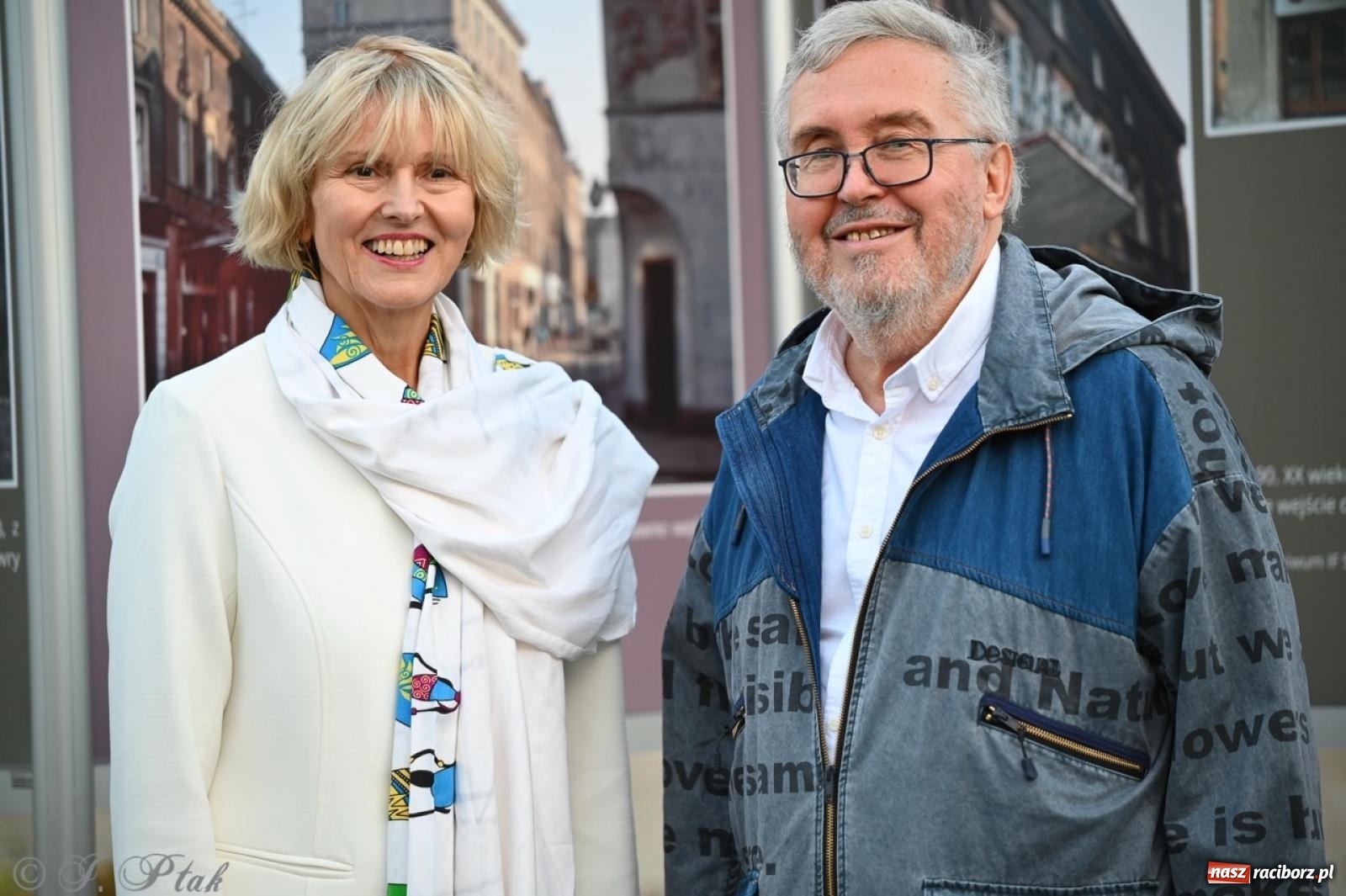 Zdjęcie w galerii na portalu naszraciborz.pl: Wystawa, tort i Bruce Lee. Kino Bałtyk świętuje 100-lecie  wiadomości z regionu