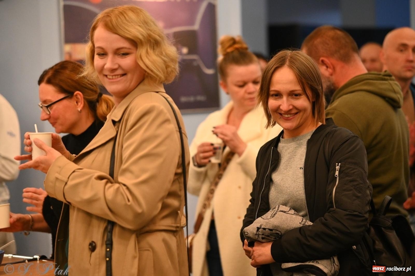 Zdjęcie w galerii na portalu naszraciborz.pl: Wystawa, tort i Bruce Lee. Kino Bałtyk świętuje 100-lecie  wiadomości z regionu