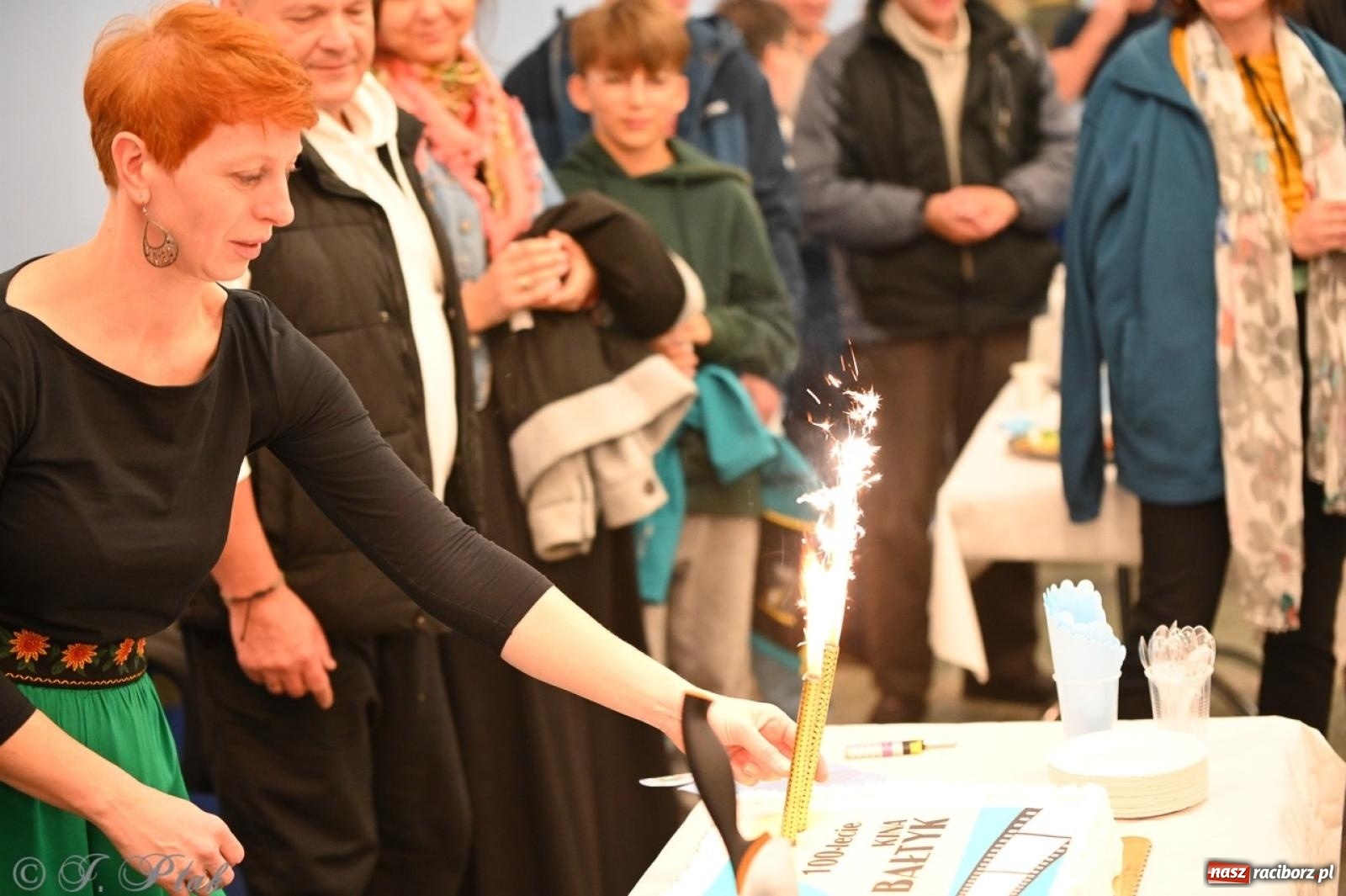 Zdjęcie w galerii na portalu naszraciborz.pl: Wystawa, tort i Bruce Lee. Kino Bałtyk świętuje 100-lecie  wiadomości z regionu