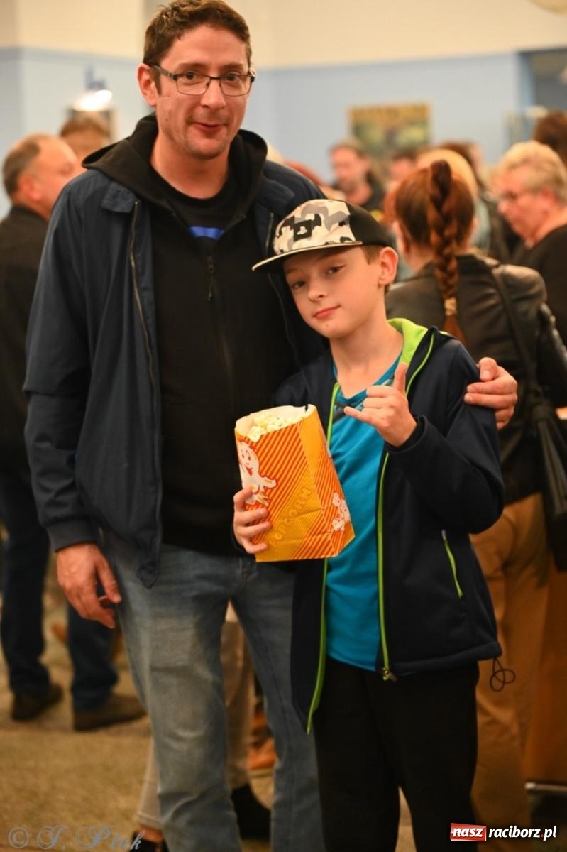 Zdjęcie w galerii na portalu naszraciborz.pl: Wystawa, tort i Bruce Lee. Kino Bałtyk świętuje 100-lecie  wiadomości z regionu