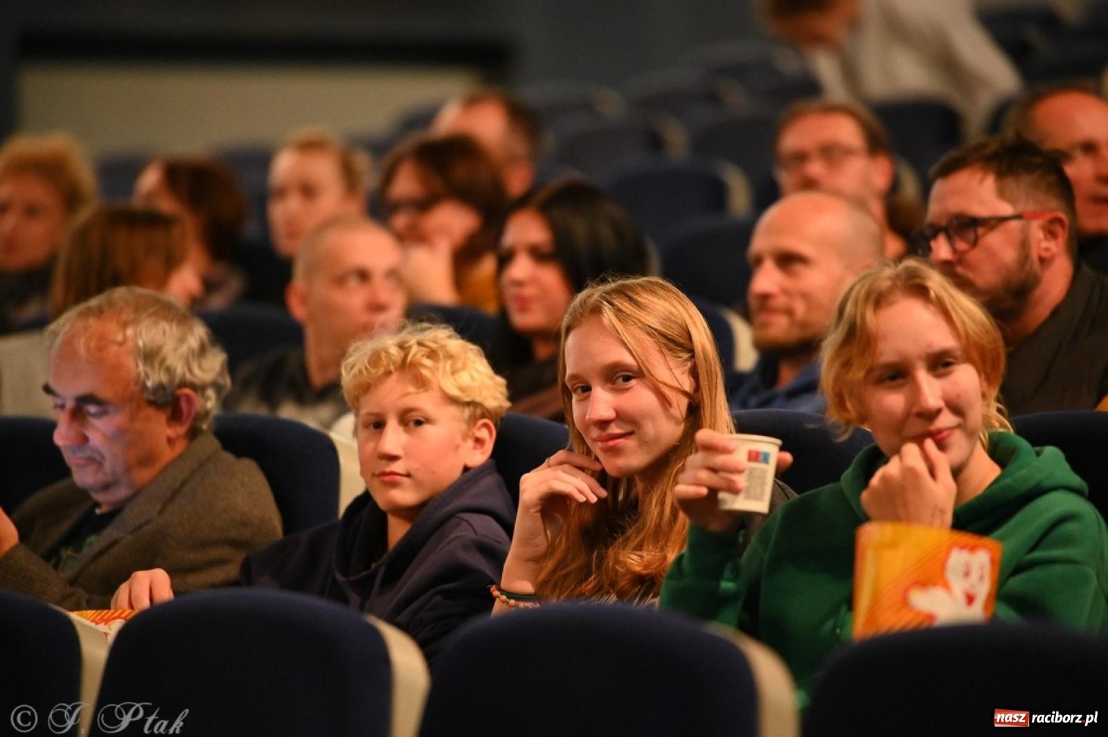 Zdjęcie w galerii na portalu naszraciborz.pl: Wystawa, tort i Bruce Lee. Kino Bałtyk świętuje 100-lecie  wiadomości z regionu