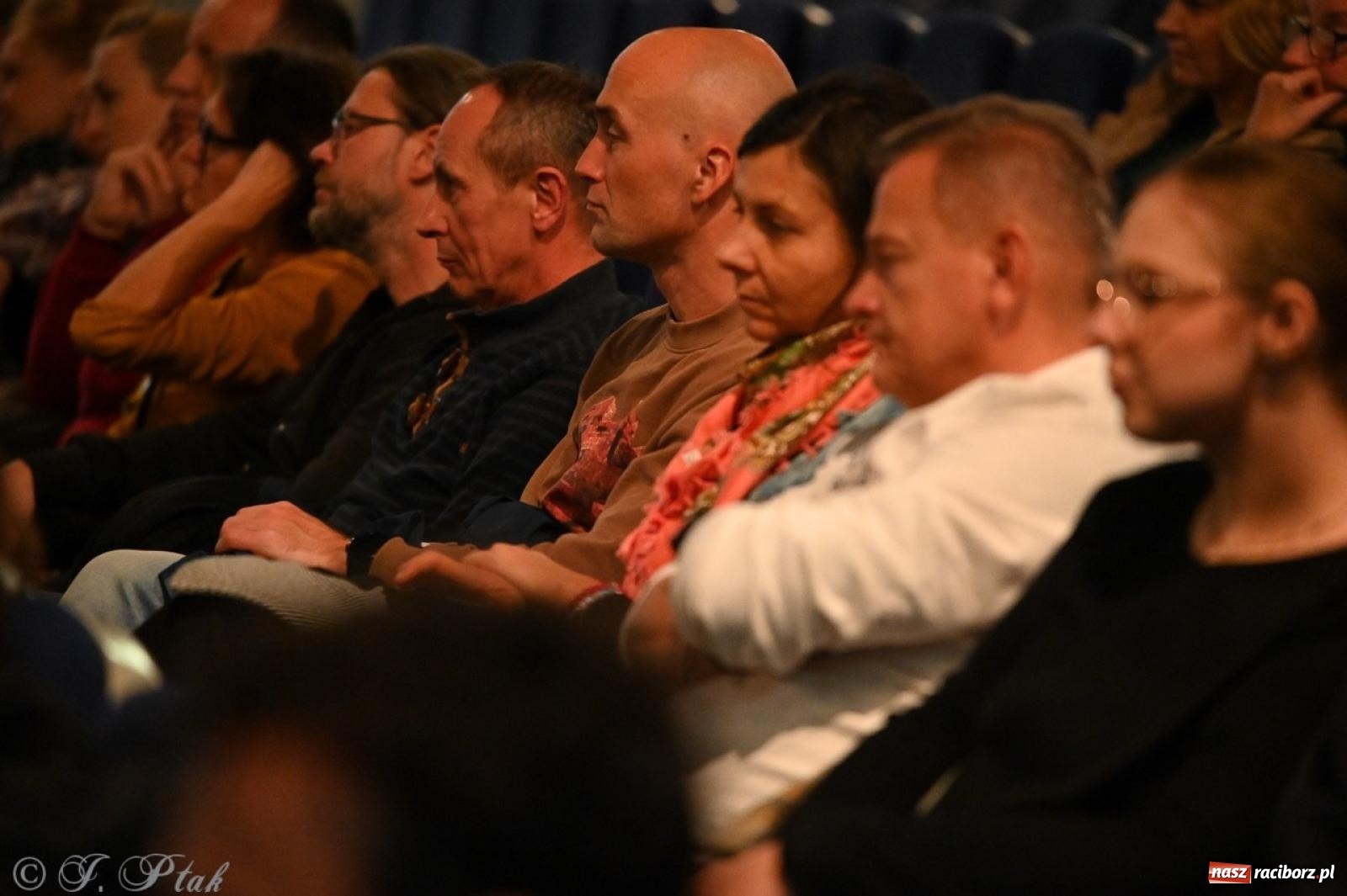 Zdjęcie w galerii na portalu naszraciborz.pl: Wystawa, tort i Bruce Lee. Kino Bałtyk świętuje 100-lecie  wiadomości z regionu