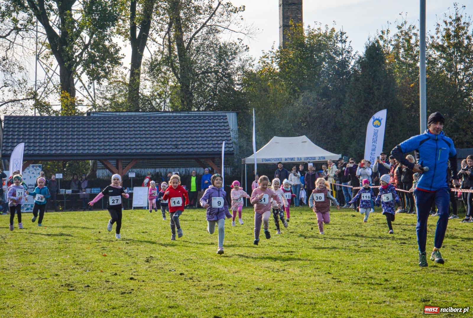 Zdjęcie w galerii na portalu naszraciborz.pl: Rywalizacja i rekreacja. Rodzinny piknik biegowy w Pietrowicach Wielkich wiadomości z regionu