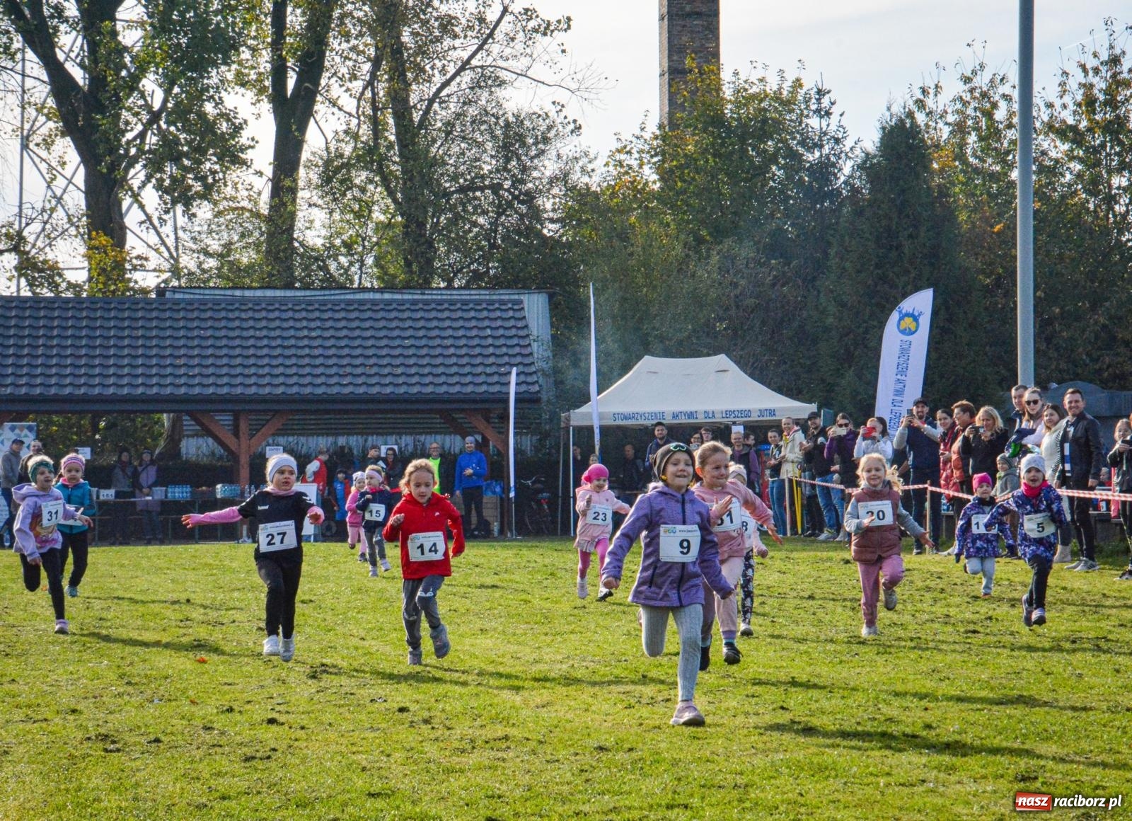 Zdjęcie w galerii na portalu naszraciborz.pl: Rywalizacja i rekreacja. Rodzinny piknik biegowy w Pietrowicach Wielkich wiadomości z regionu