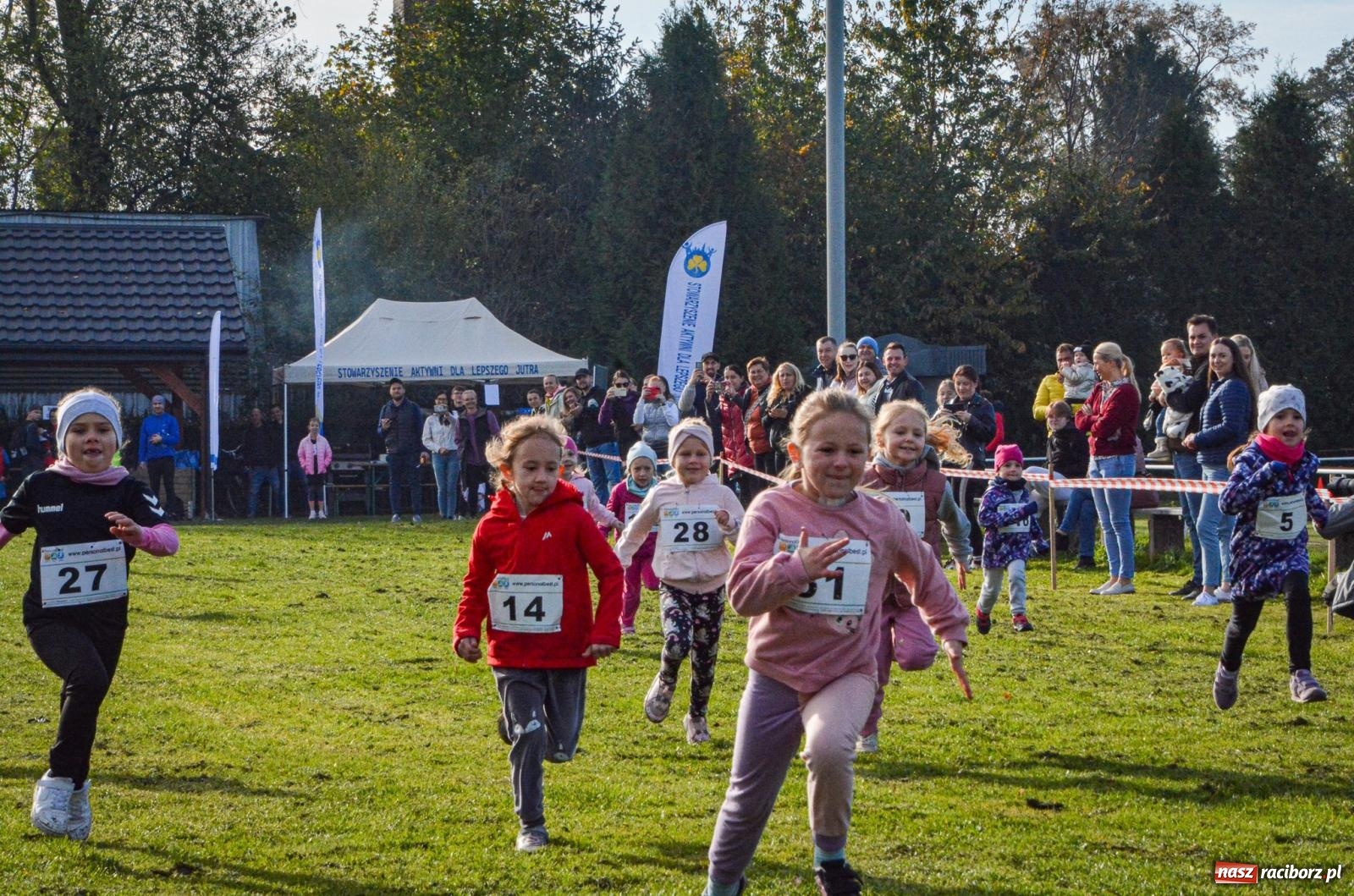Zdjęcie w galerii na portalu naszraciborz.pl: Rywalizacja i rekreacja. Rodzinny piknik biegowy w Pietrowicach Wielkich wiadomości z regionu