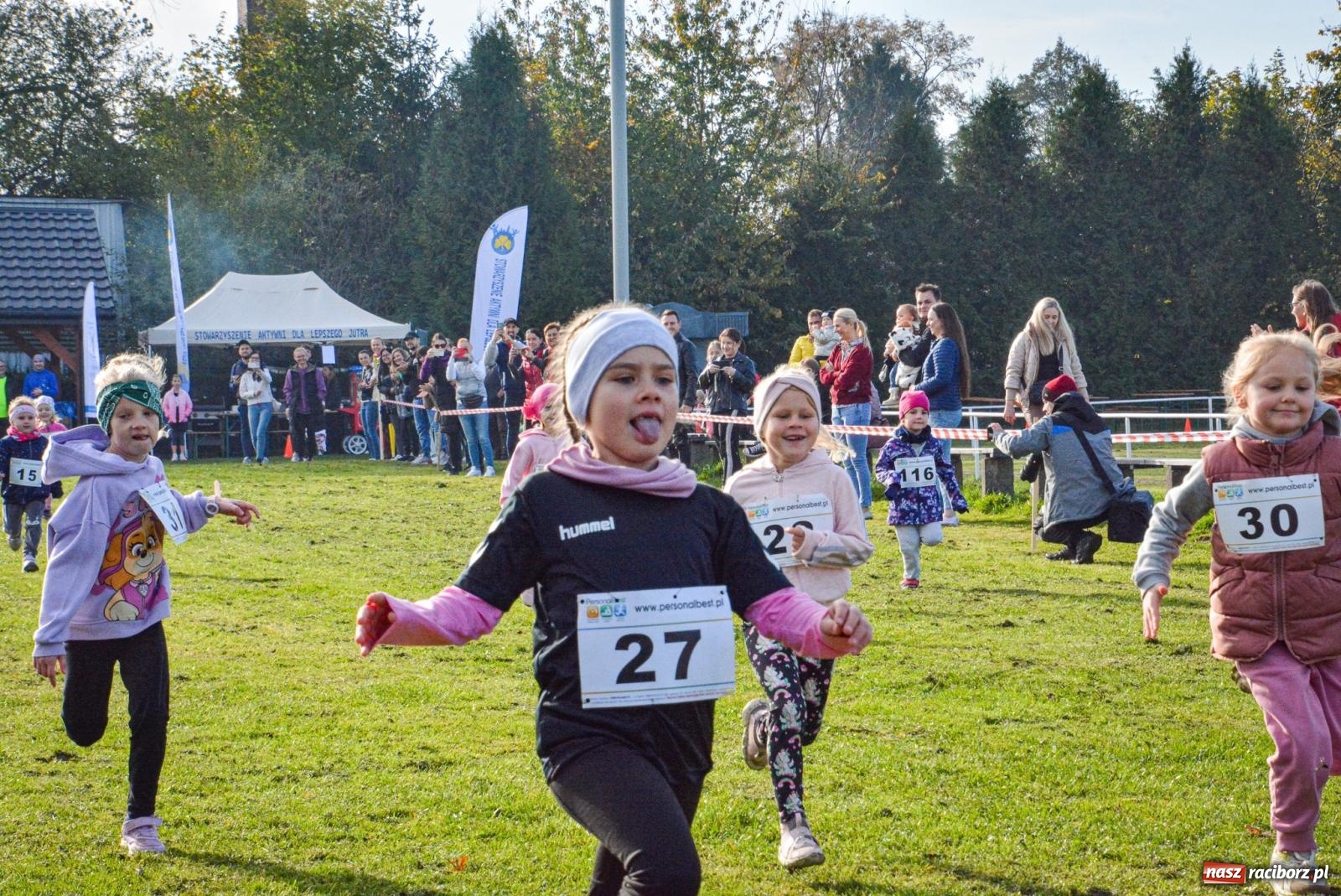 Zdjęcie w galerii na portalu naszraciborz.pl: Rywalizacja i rekreacja. Rodzinny piknik biegowy w Pietrowicach Wielkich wiadomości z regionu