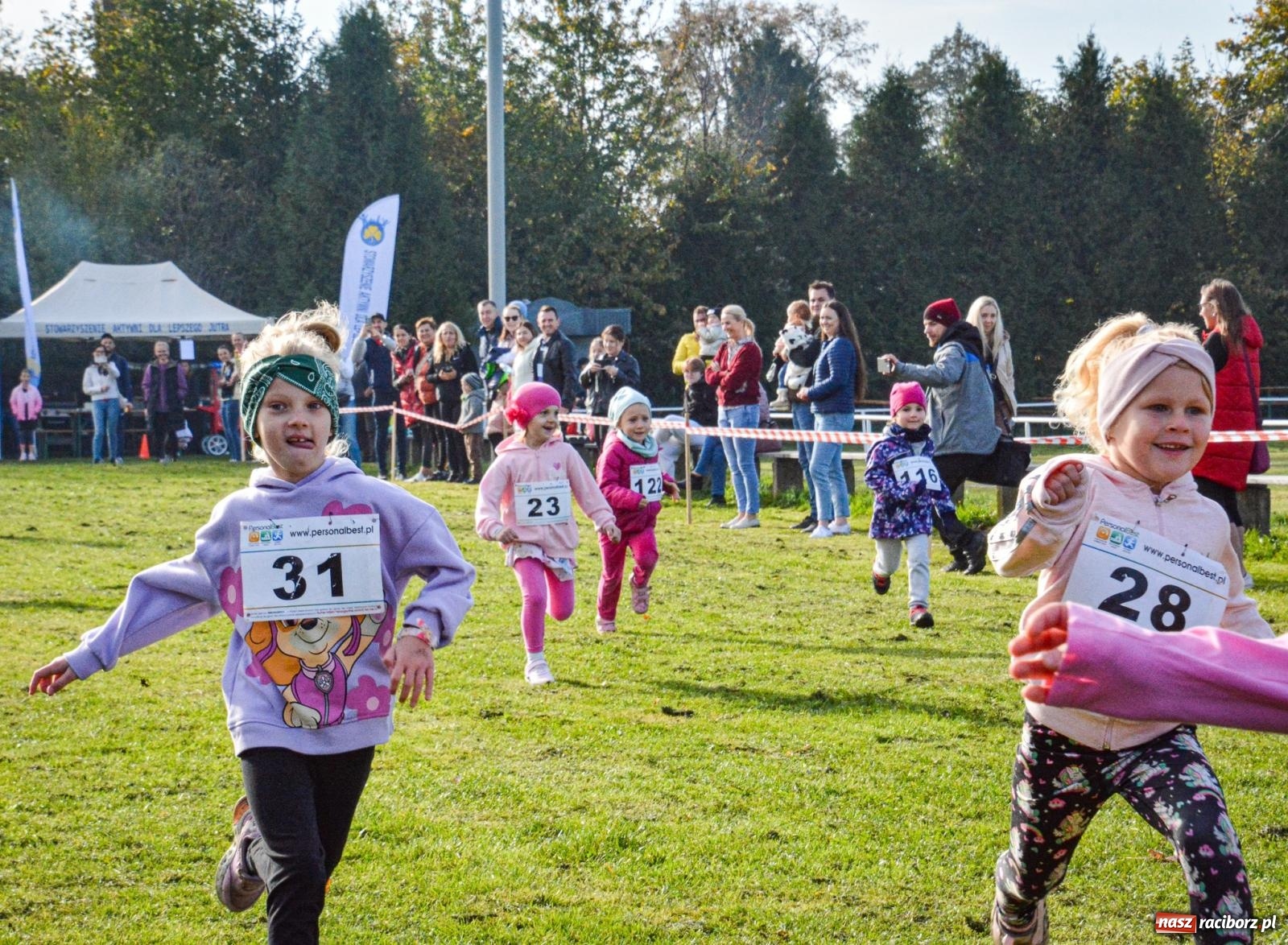 Zdjęcie w galerii na portalu naszraciborz.pl: Rywalizacja i rekreacja. Rodzinny piknik biegowy w Pietrowicach Wielkich wiadomości z regionu