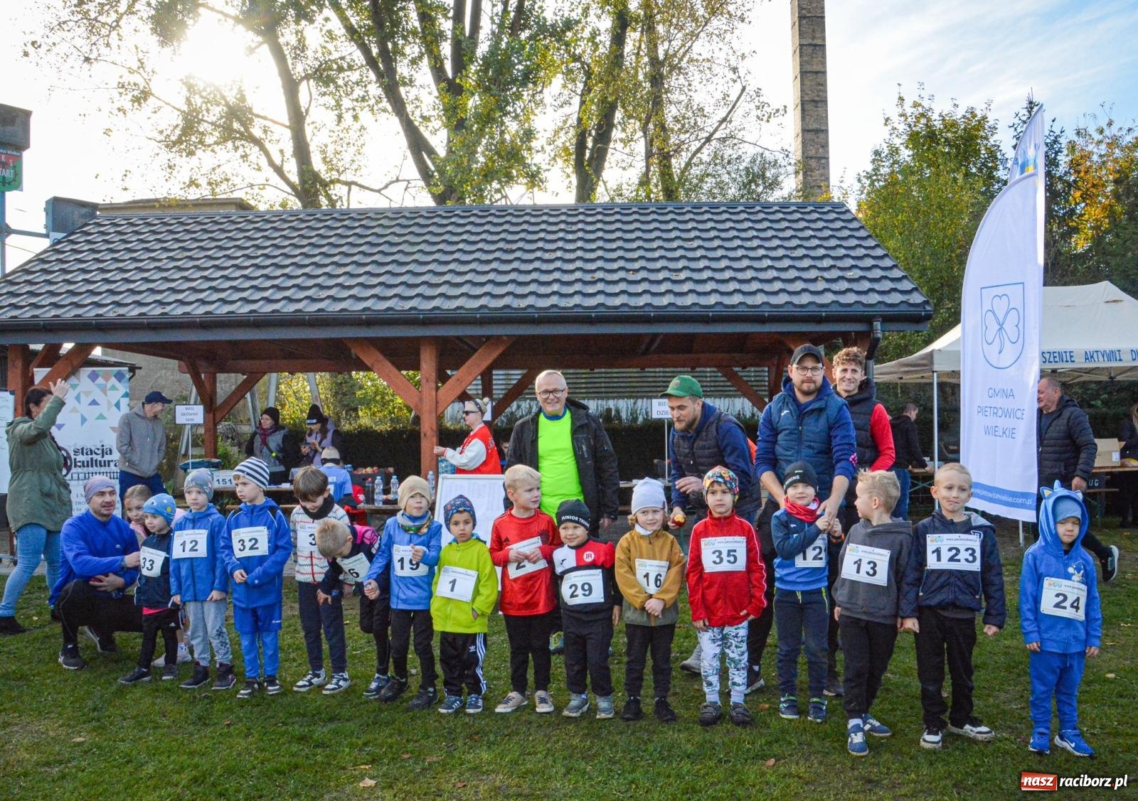 Zdjęcie w galerii na portalu naszraciborz.pl: Rywalizacja i rekreacja. Rodzinny piknik biegowy w Pietrowicach Wielkich wiadomości z regionu