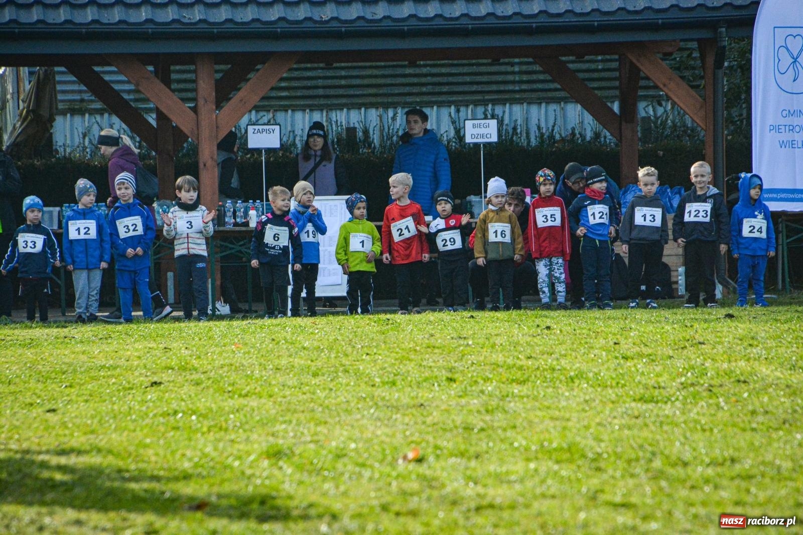 Zdjęcie w galerii na portalu naszraciborz.pl: Rywalizacja i rekreacja. Rodzinny piknik biegowy w Pietrowicach Wielkich wiadomości z regionu