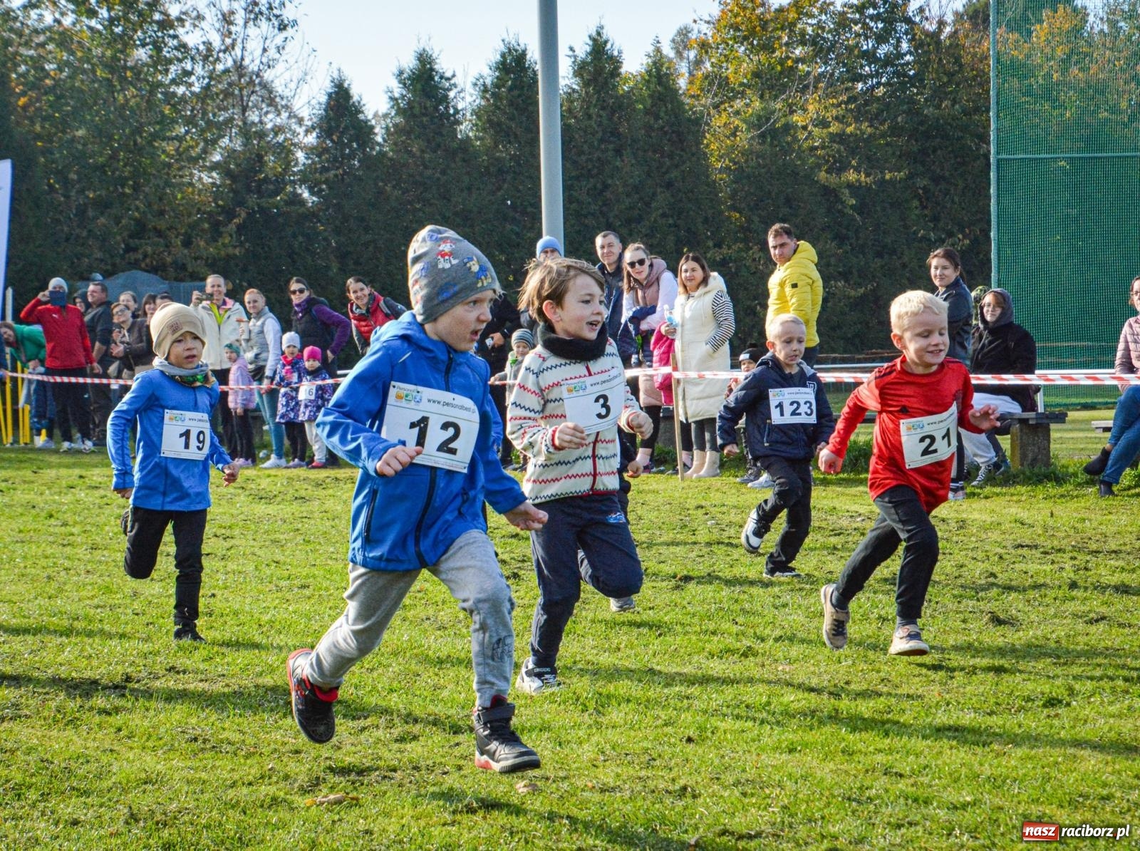 Zdjęcie w galerii na portalu naszraciborz.pl: Rywalizacja i rekreacja. Rodzinny piknik biegowy w Pietrowicach Wielkich wiadomości z regionu