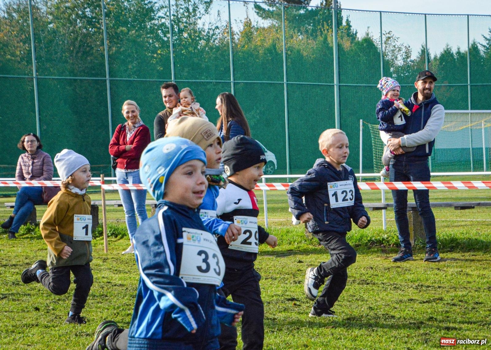 Zdjęcie w galerii na portalu naszraciborz.pl: Rywalizacja i rekreacja. Rodzinny piknik biegowy w Pietrowicach Wielkich wiadomości z regionu