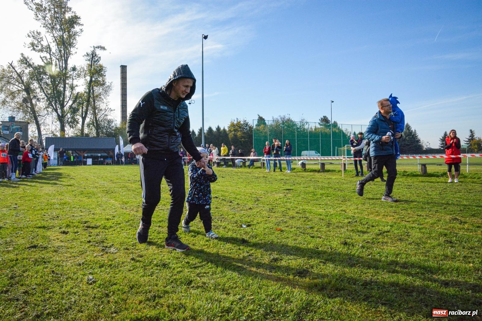 Zdjęcie w galerii na portalu naszraciborz.pl: Rywalizacja i rekreacja. Rodzinny piknik biegowy w Pietrowicach Wielkich wiadomości z regionu
