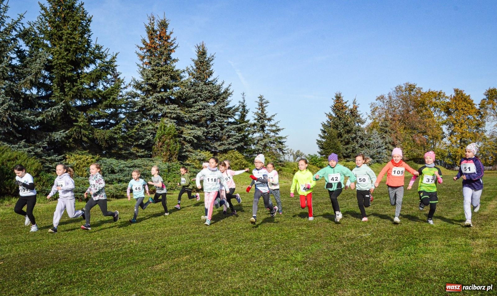 Zdjęcie w galerii na portalu naszraciborz.pl: Rywalizacja i rekreacja. Rodzinny piknik biegowy w Pietrowicach Wielkich wiadomości z regionu