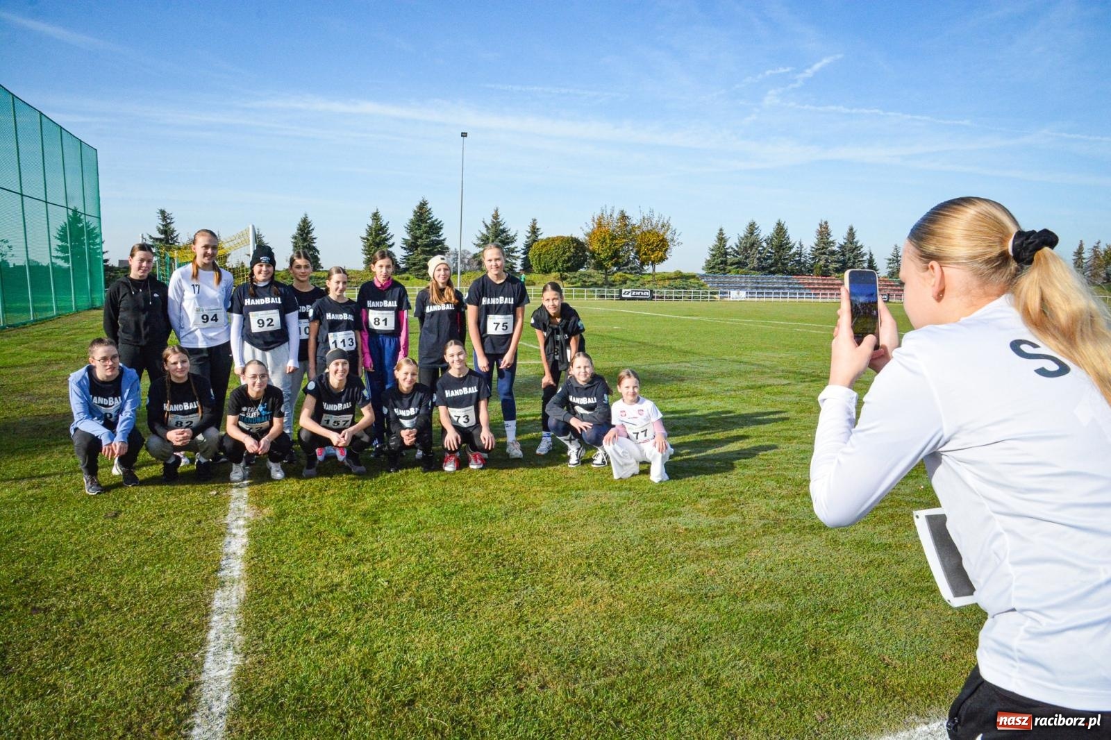 Zdjęcie w galerii na portalu naszraciborz.pl: Rywalizacja i rekreacja. Rodzinny piknik biegowy w Pietrowicach Wielkich wiadomości z regionu