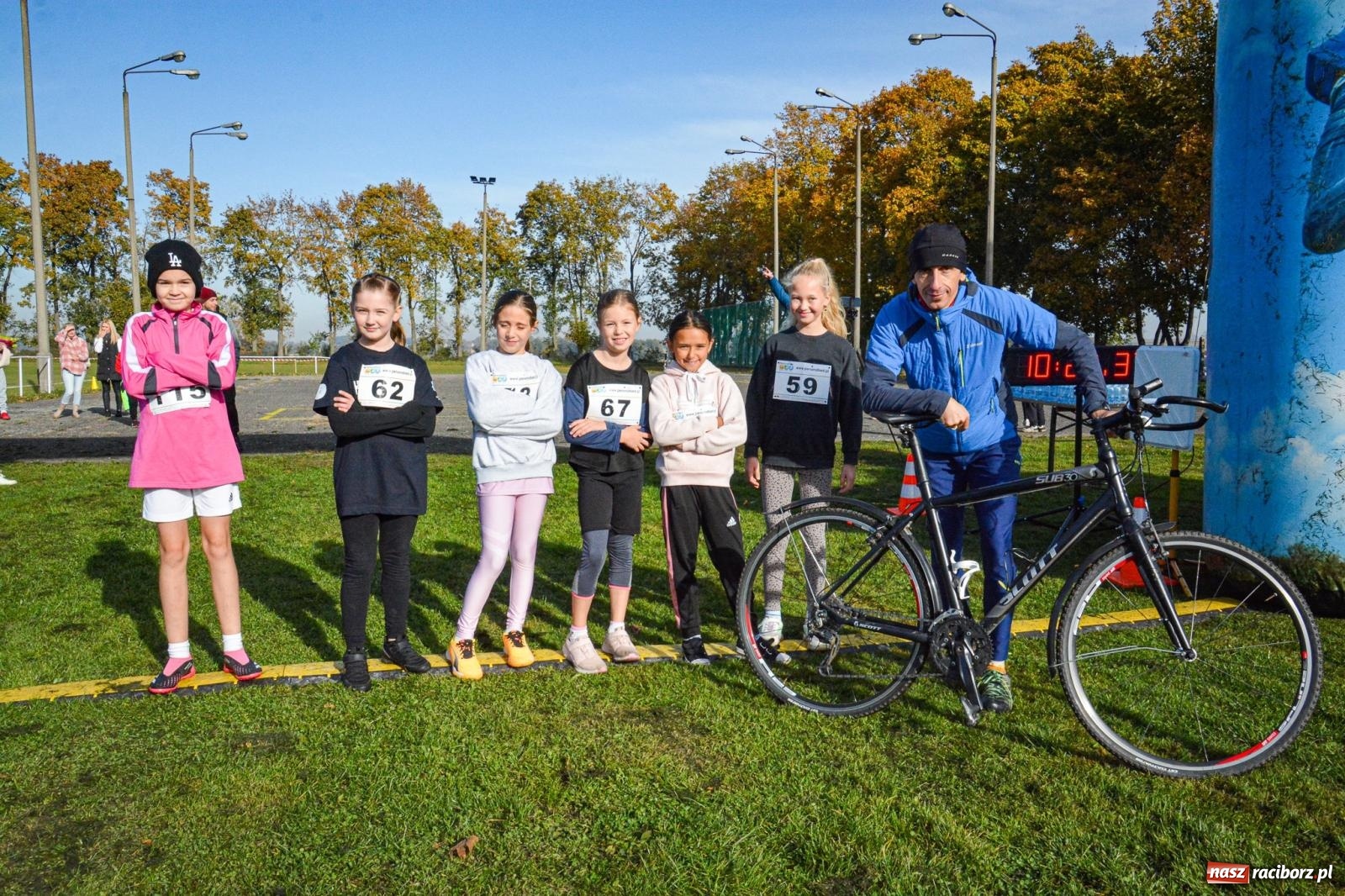 Zdjęcie w galerii na portalu naszraciborz.pl: Rywalizacja i rekreacja. Rodzinny piknik biegowy w Pietrowicach Wielkich wiadomości z regionu