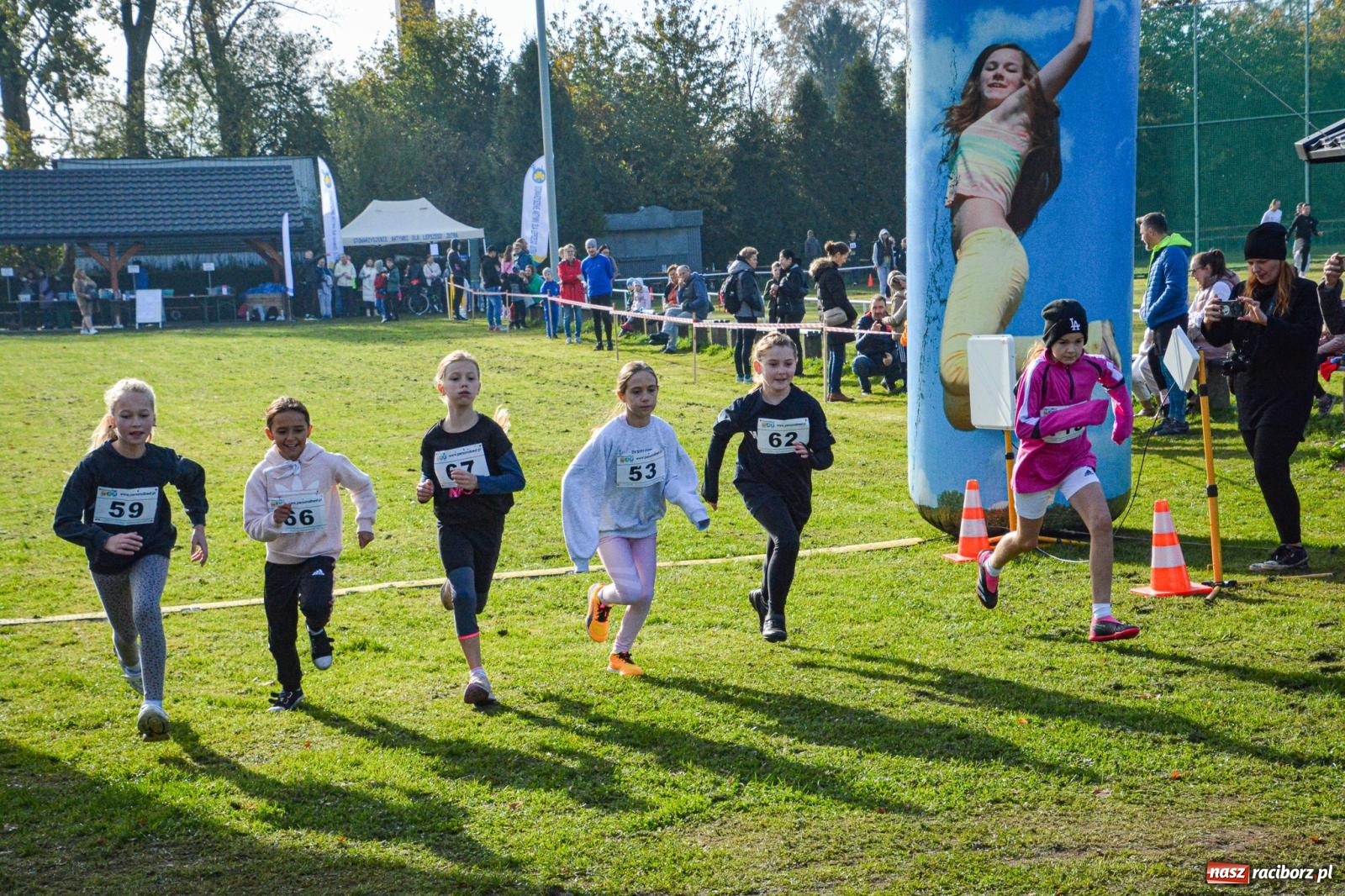 Zdjęcie w galerii na portalu naszraciborz.pl: Rywalizacja i rekreacja. Rodzinny piknik biegowy w Pietrowicach Wielkich wiadomości z regionu