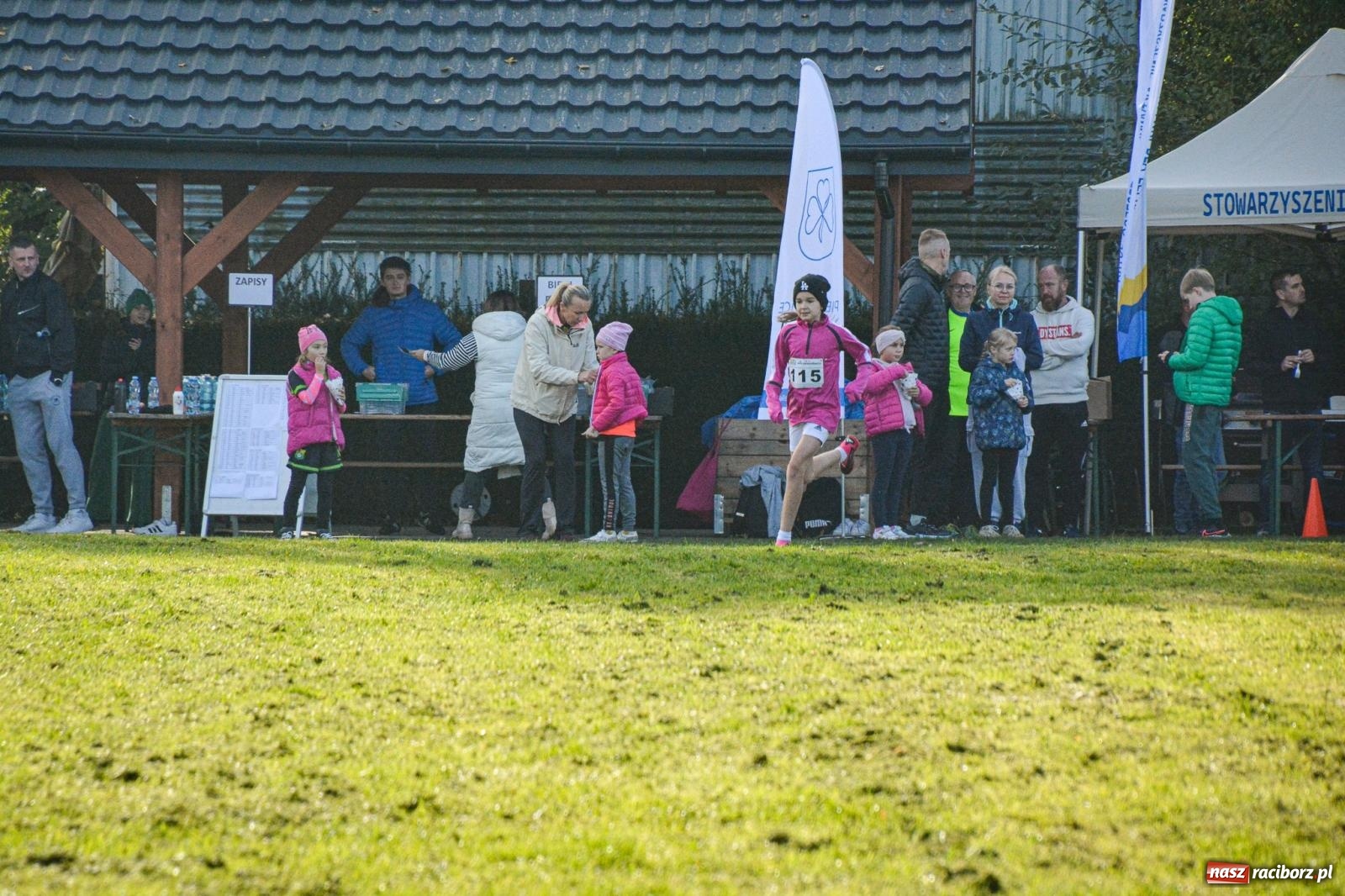 Zdjęcie w galerii na portalu naszraciborz.pl: Rywalizacja i rekreacja. Rodzinny piknik biegowy w Pietrowicach Wielkich wiadomości z regionu