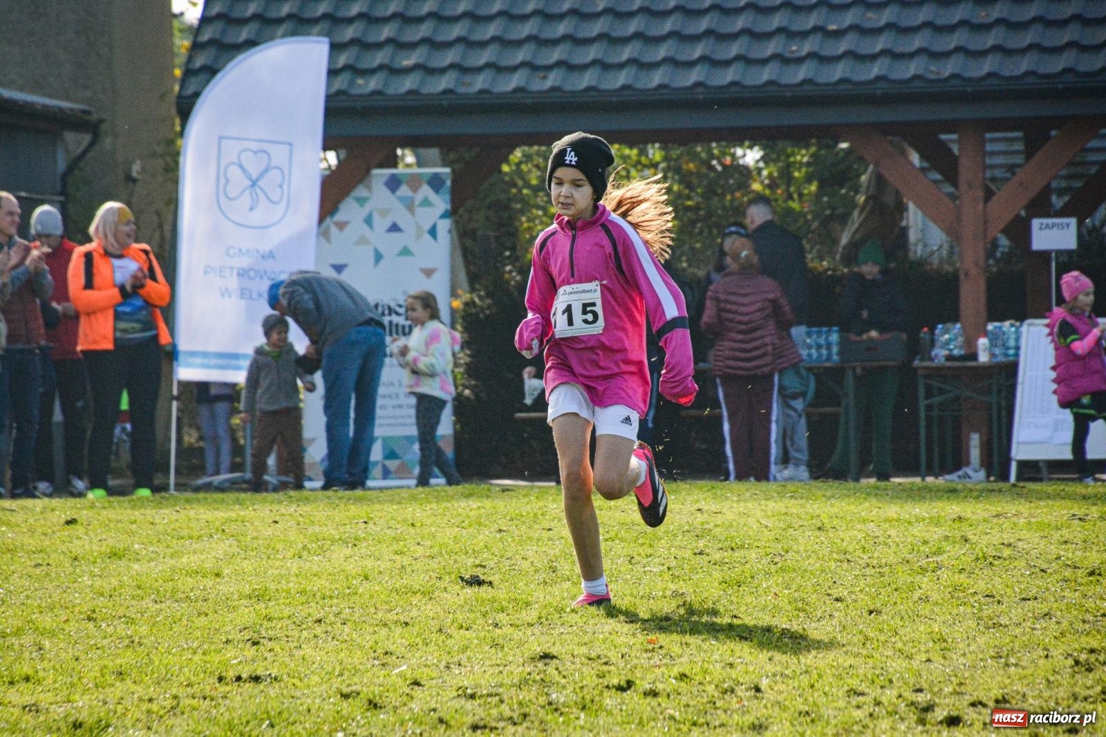 Zdjęcie w galerii na portalu naszraciborz.pl: Rywalizacja i rekreacja. Rodzinny piknik biegowy w Pietrowicach Wielkich wiadomości z regionu