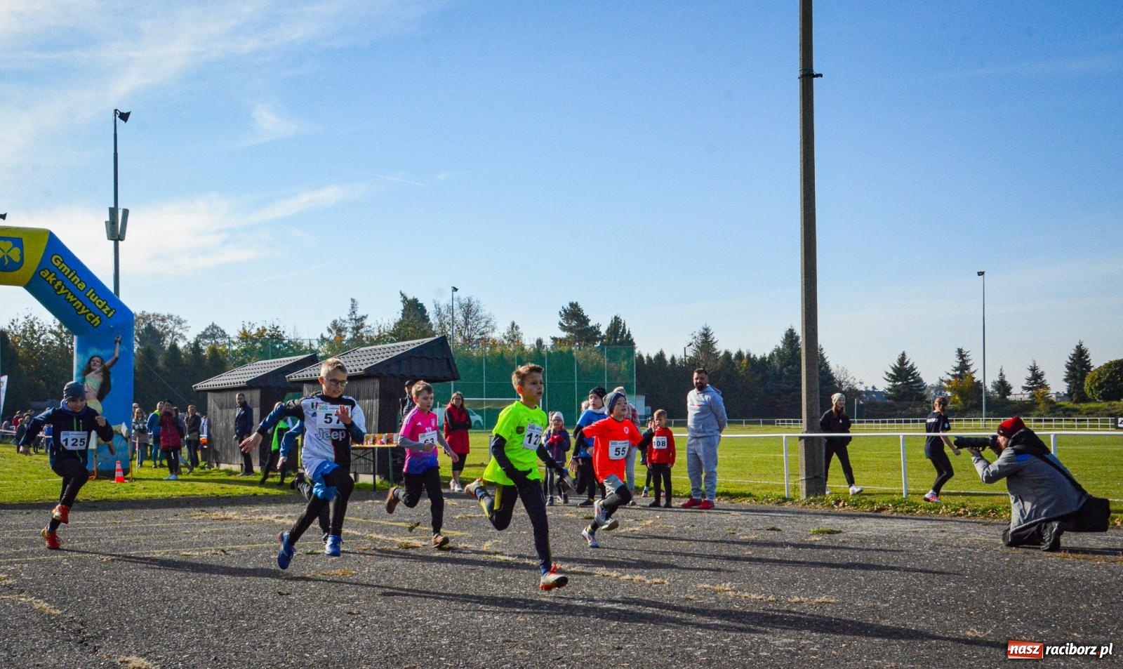 Zdjęcie w galerii na portalu naszraciborz.pl: Rywalizacja i rekreacja. Rodzinny piknik biegowy w Pietrowicach Wielkich wiadomości z regionu