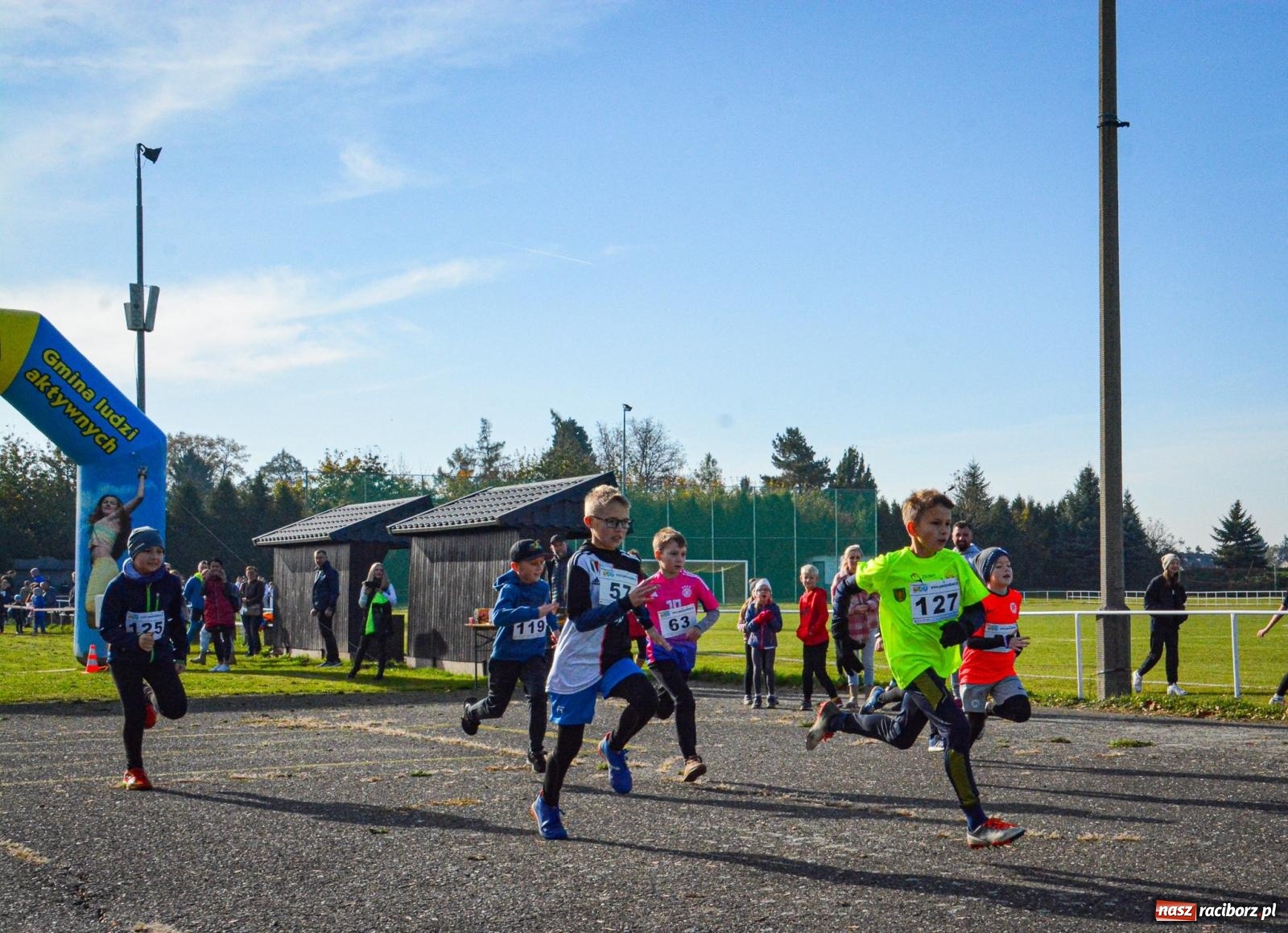Zdjęcie w galerii na portalu naszraciborz.pl: Rywalizacja i rekreacja. Rodzinny piknik biegowy w Pietrowicach Wielkich wiadomości z regionu