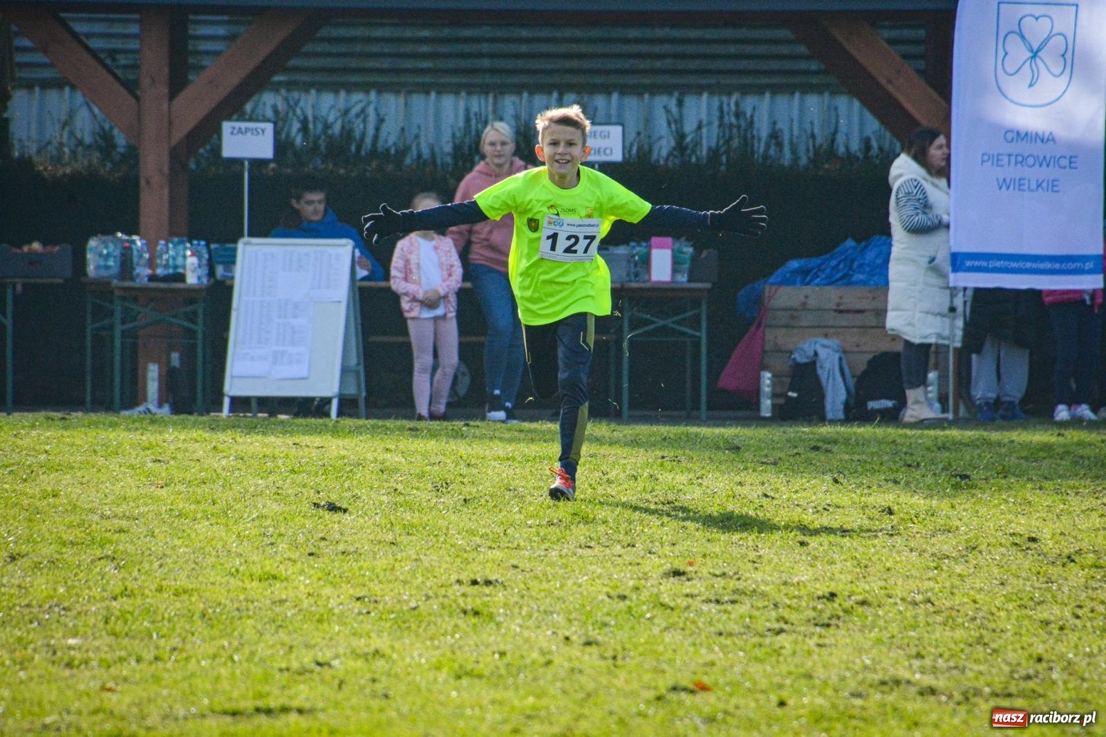 Zdjęcie w galerii na portalu naszraciborz.pl: Rywalizacja i rekreacja. Rodzinny piknik biegowy w Pietrowicach Wielkich wiadomości z regionu