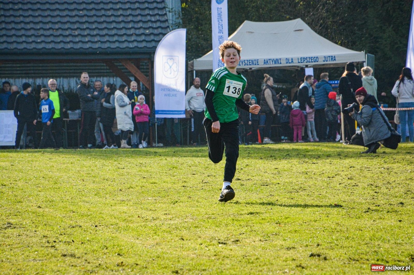 Zdjęcie w galerii na portalu naszraciborz.pl: Rywalizacja i rekreacja. Rodzinny piknik biegowy w Pietrowicach Wielkich wiadomości z regionu