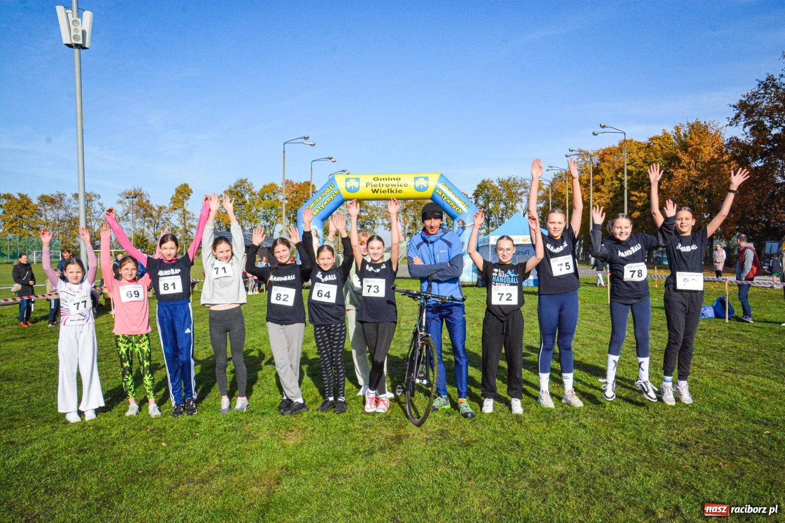 Zdjęcie w galerii na portalu naszraciborz.pl: Rywalizacja i rekreacja. Rodzinny piknik biegowy w Pietrowicach Wielkich wiadomości z regionu