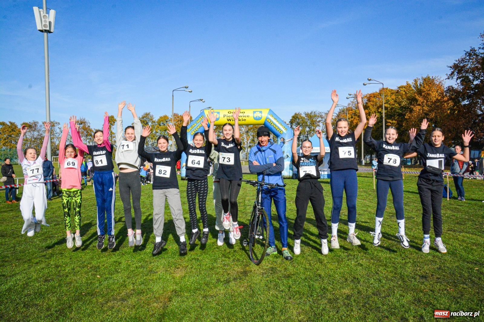 Zdjęcie w galerii na portalu naszraciborz.pl: Rywalizacja i rekreacja. Rodzinny piknik biegowy w Pietrowicach Wielkich wiadomości z regionu