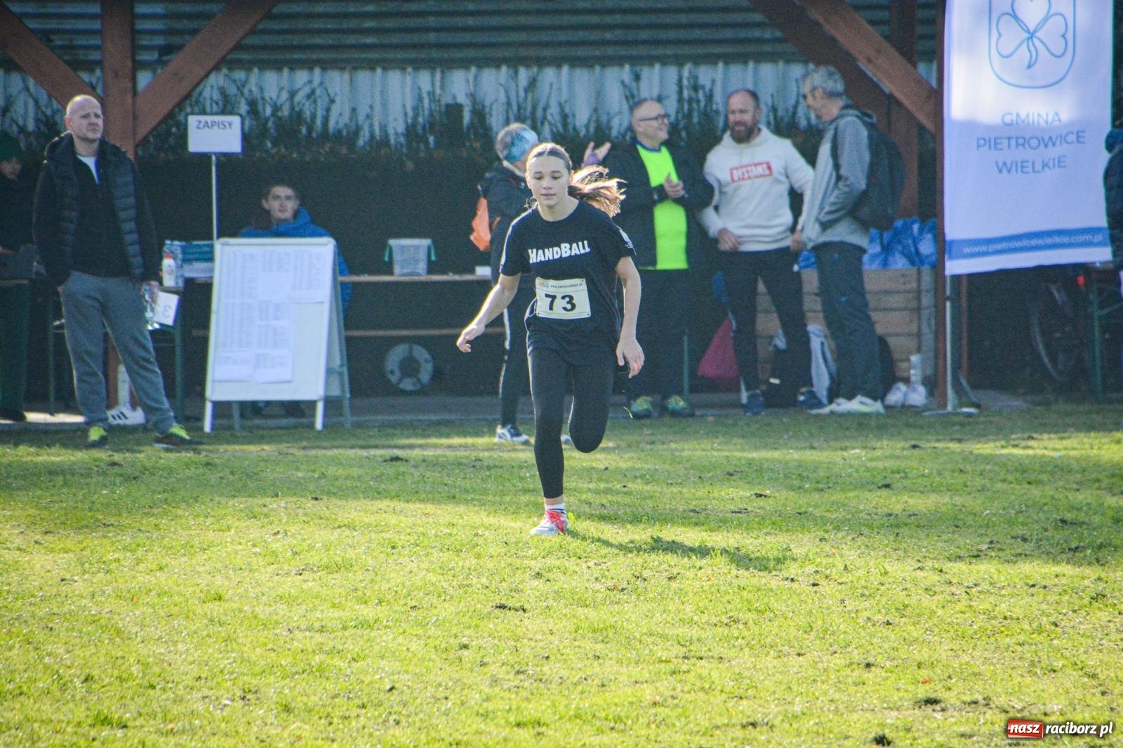 Zdjęcie w galerii na portalu naszraciborz.pl: Rywalizacja i rekreacja. Rodzinny piknik biegowy w Pietrowicach Wielkich wiadomości z regionu