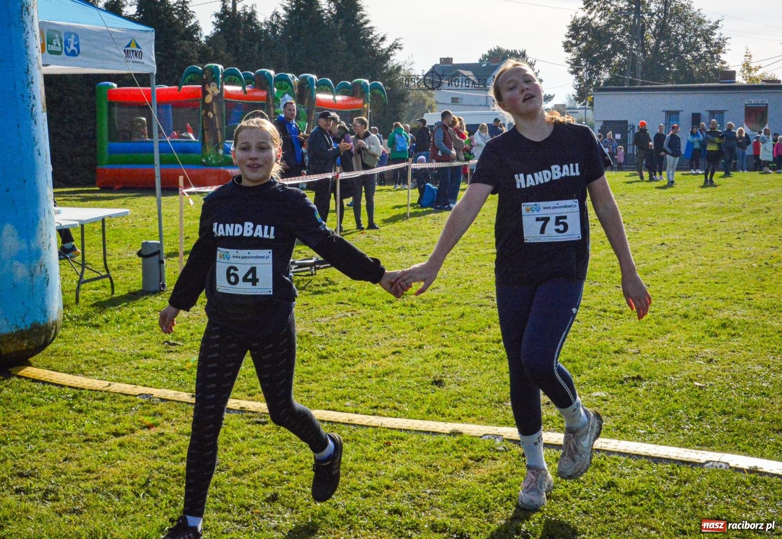 Zdjęcie w galerii na portalu naszraciborz.pl: Rywalizacja i rekreacja. Rodzinny piknik biegowy w Pietrowicach Wielkich wiadomości z regionu