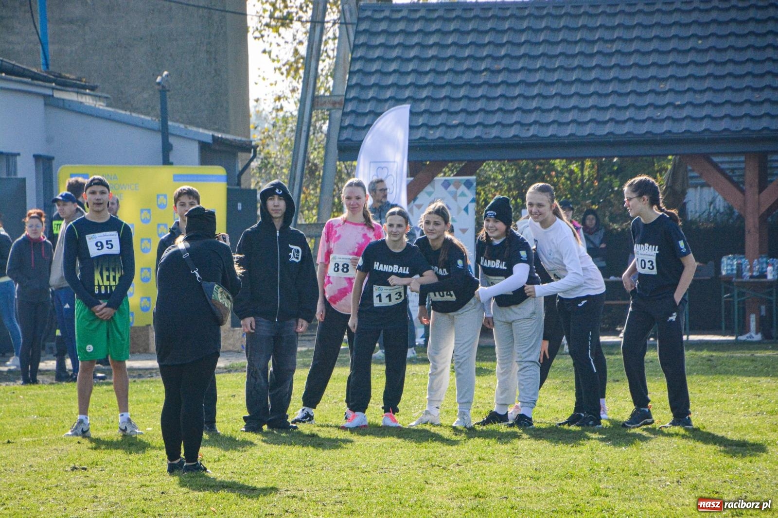 Zdjęcie w galerii na portalu naszraciborz.pl: Rywalizacja i rekreacja. Rodzinny piknik biegowy w Pietrowicach Wielkich wiadomości z regionu