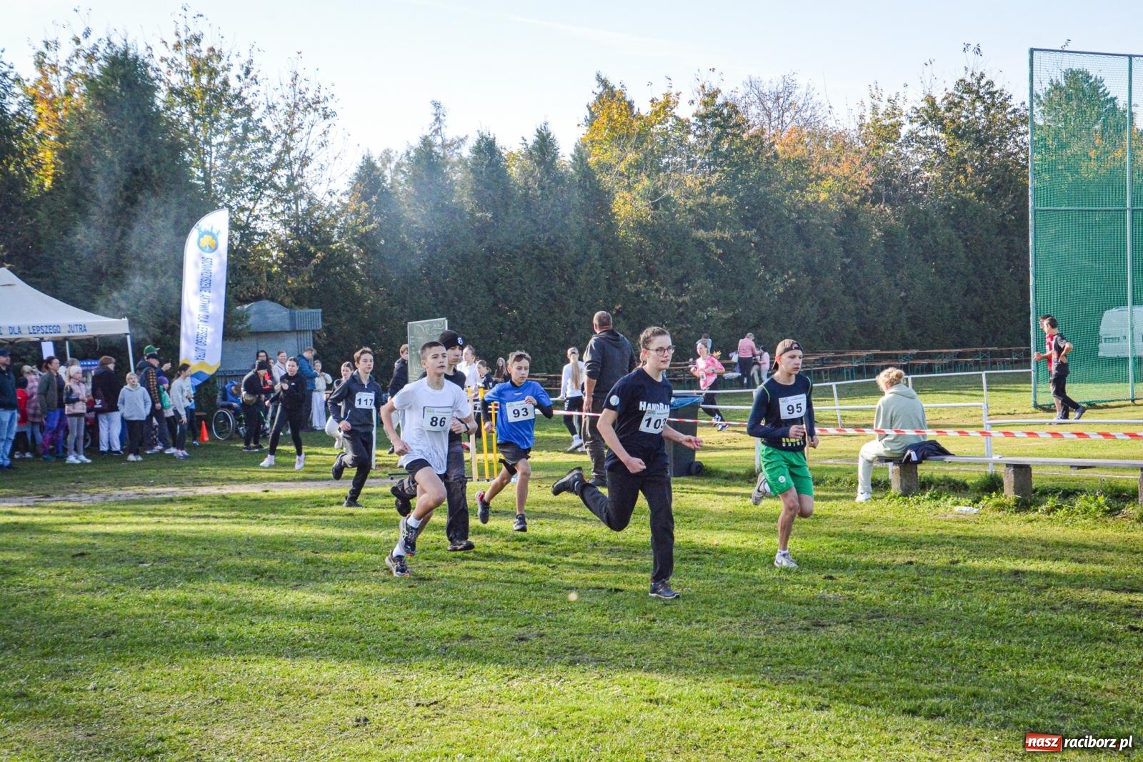 Zdjęcie w galerii na portalu naszraciborz.pl: Rywalizacja i rekreacja. Rodzinny piknik biegowy w Pietrowicach Wielkich wiadomości z regionu