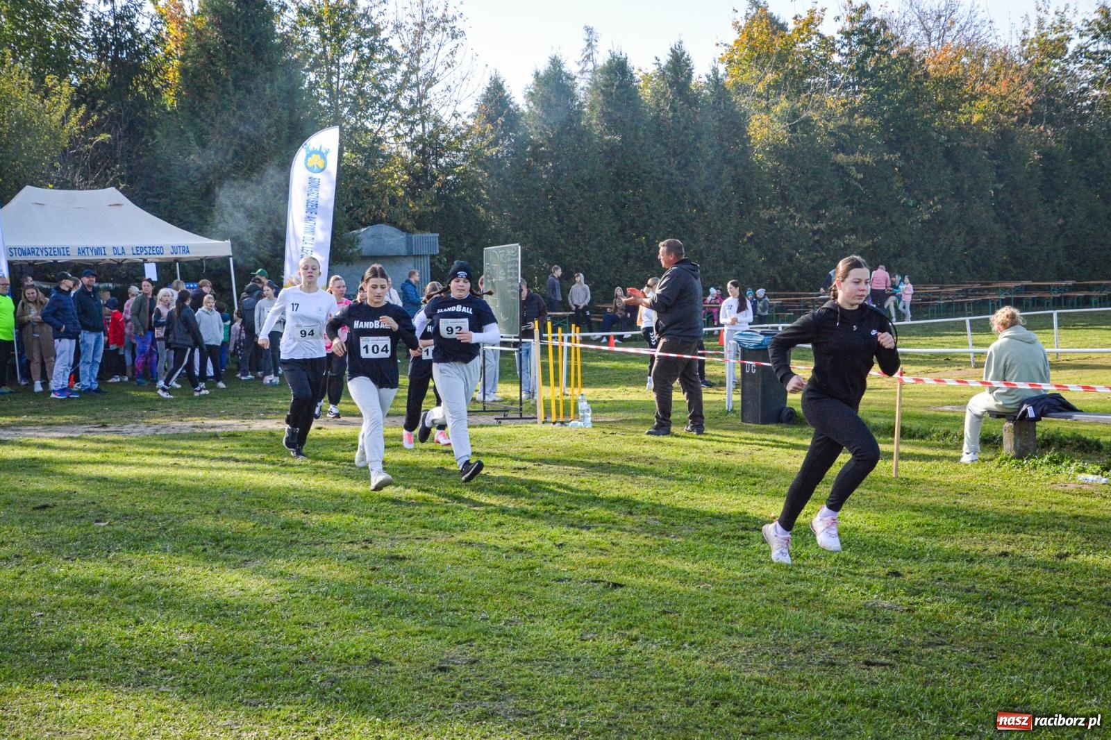 Zdjęcie w galerii na portalu naszraciborz.pl: Rywalizacja i rekreacja. Rodzinny piknik biegowy w Pietrowicach Wielkich wiadomości z regionu