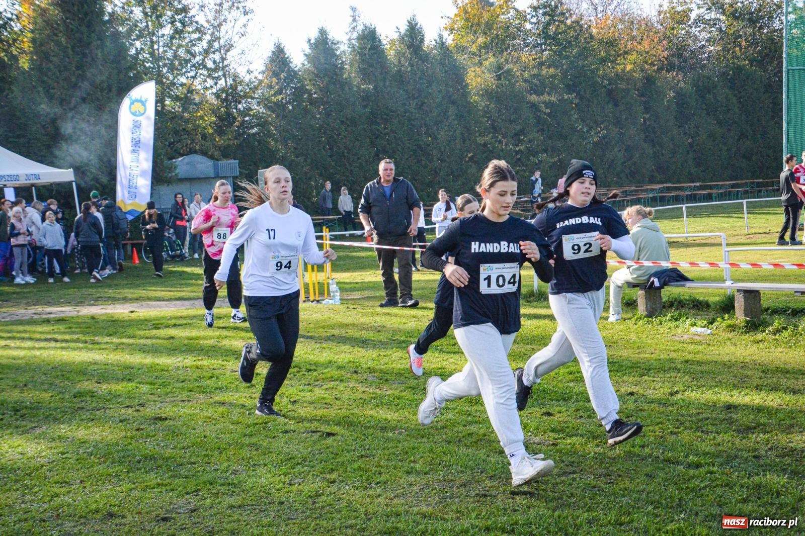 Zdjęcie w galerii na portalu naszraciborz.pl: Rywalizacja i rekreacja. Rodzinny piknik biegowy w Pietrowicach Wielkich wiadomości z regionu