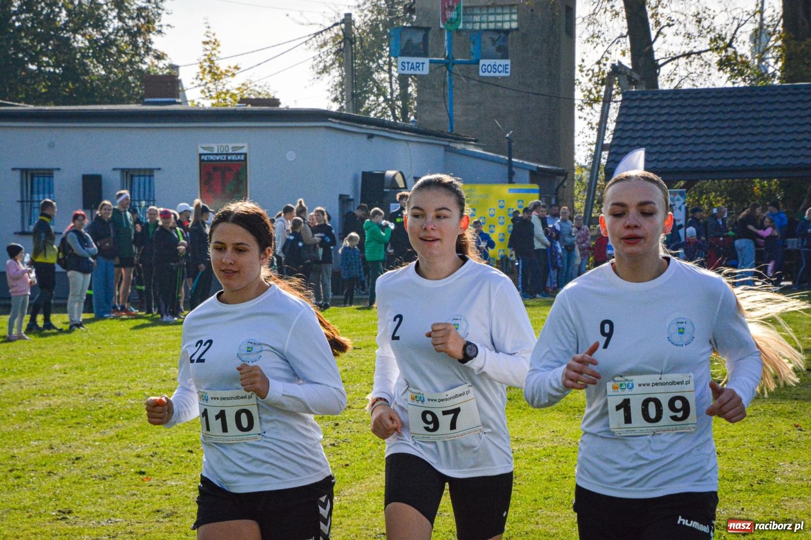 Zdjęcie w galerii na portalu naszraciborz.pl: Rywalizacja i rekreacja. Rodzinny piknik biegowy w Pietrowicach Wielkich wiadomości z regionu